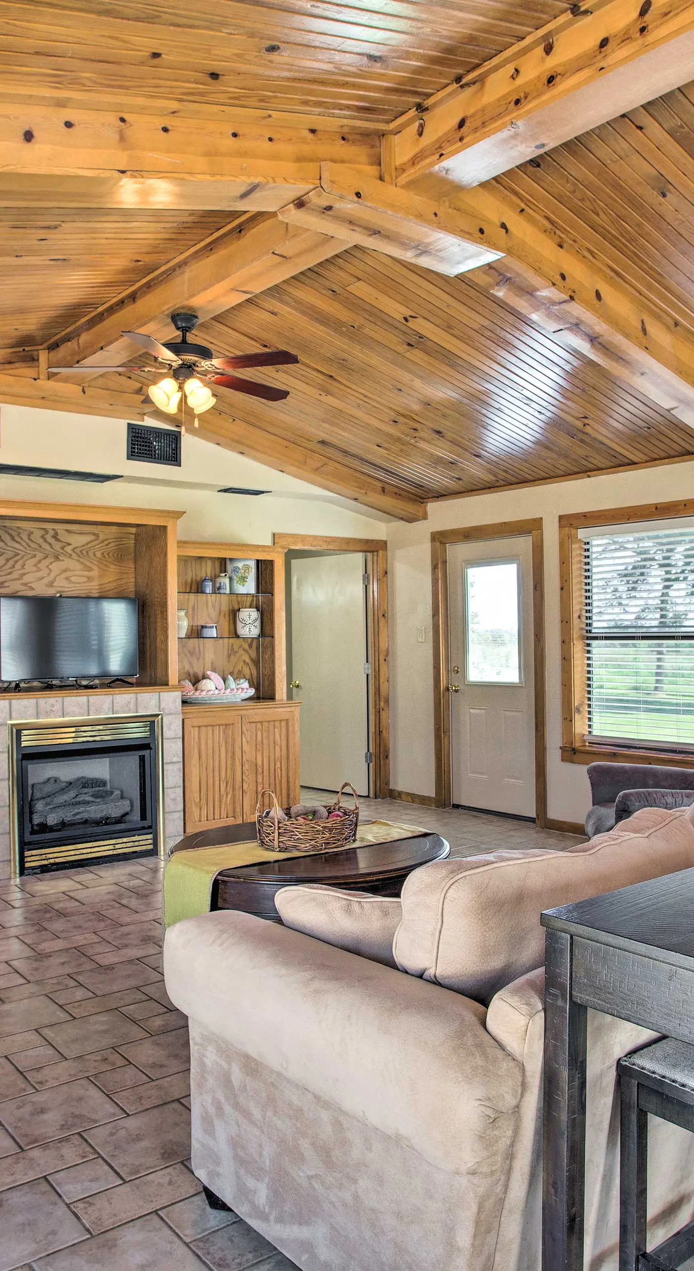 Pet-Friendly Efficiency Cottage w/ Pool!