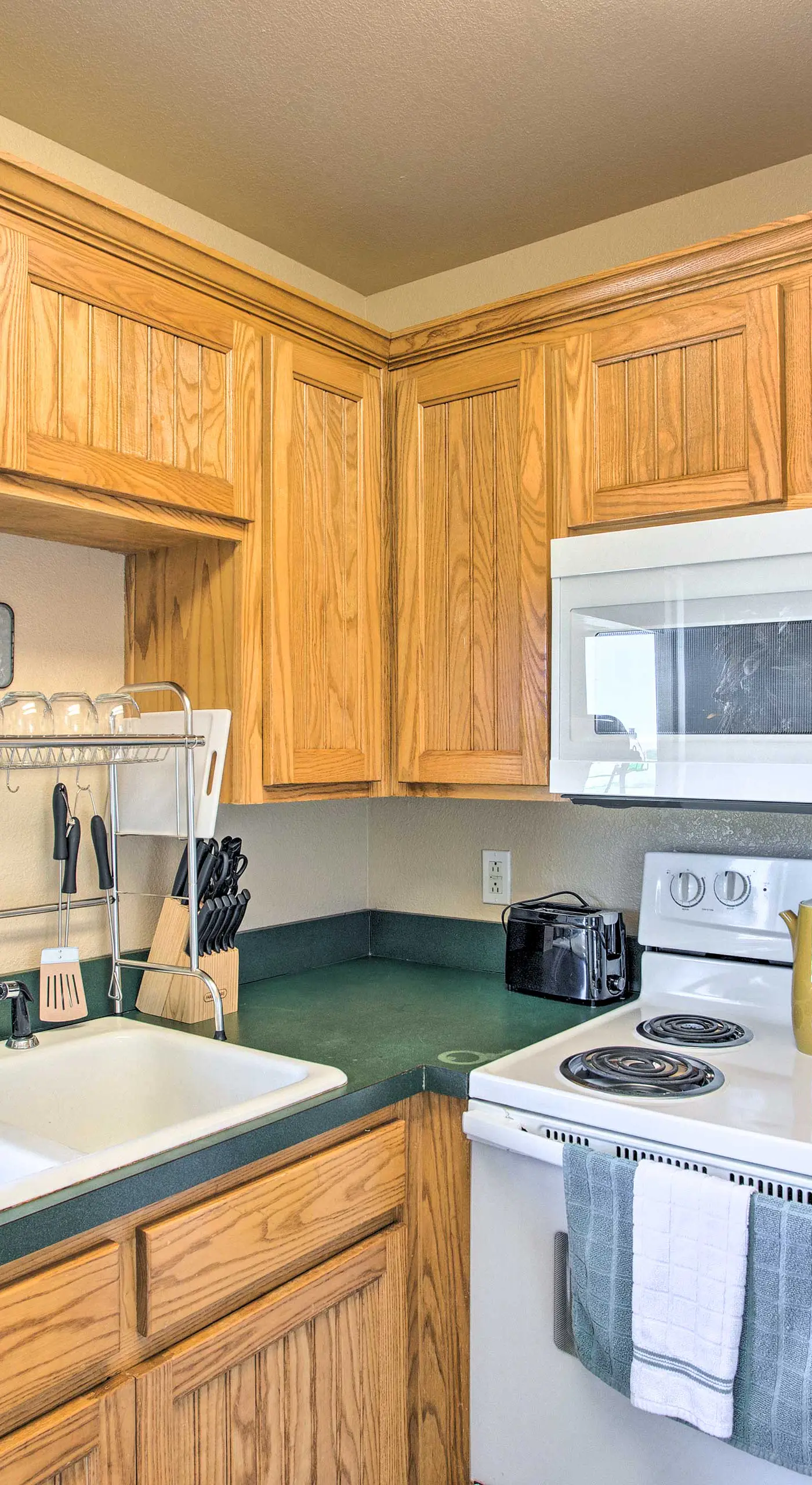 Pet-Friendly Efficiency Cottage w/ Pool!