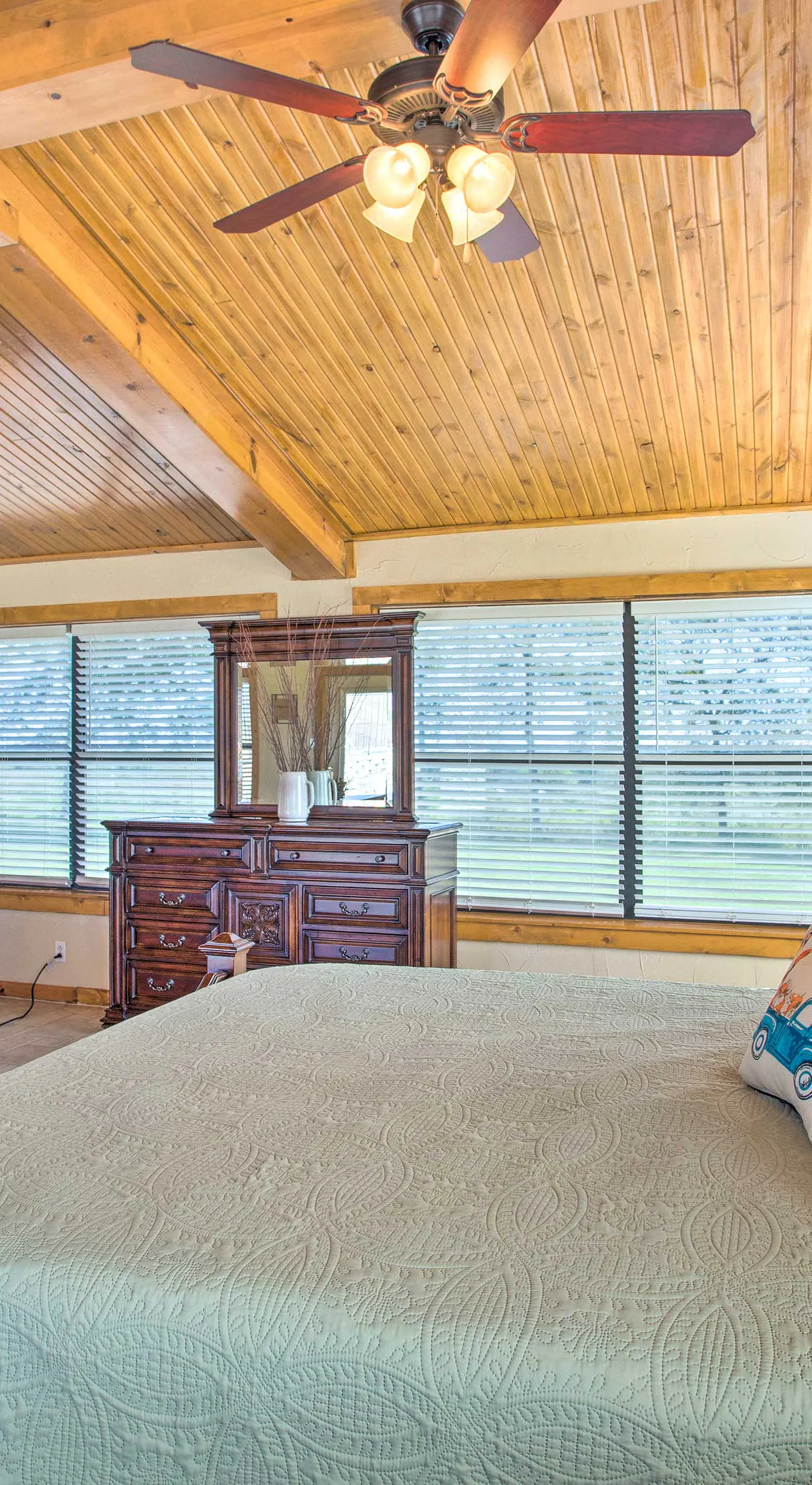 Pet-Friendly Efficiency Cottage w/ Pool!