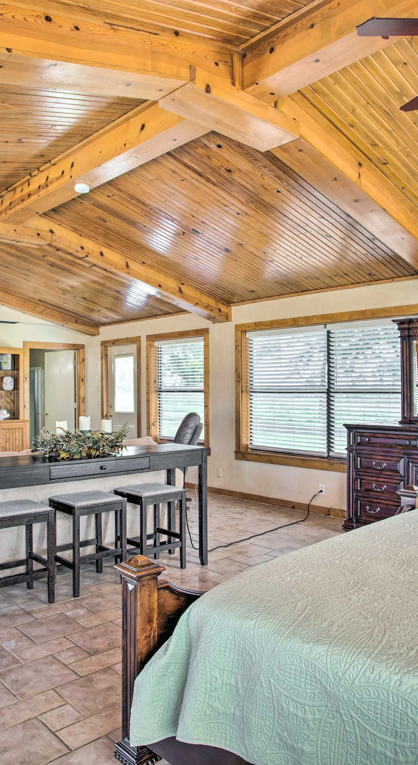 Pet-Friendly Efficiency Cottage w/ Pool!