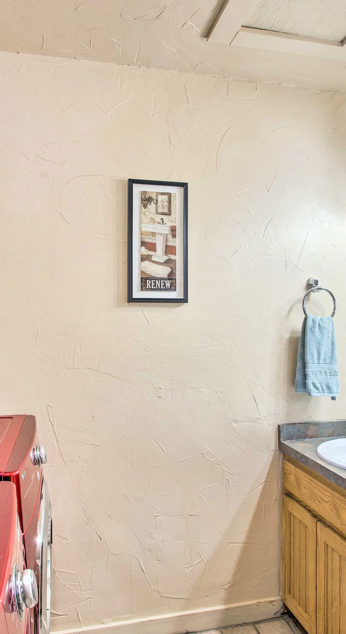 Pet-Friendly Efficiency Cottage w/ Pool!