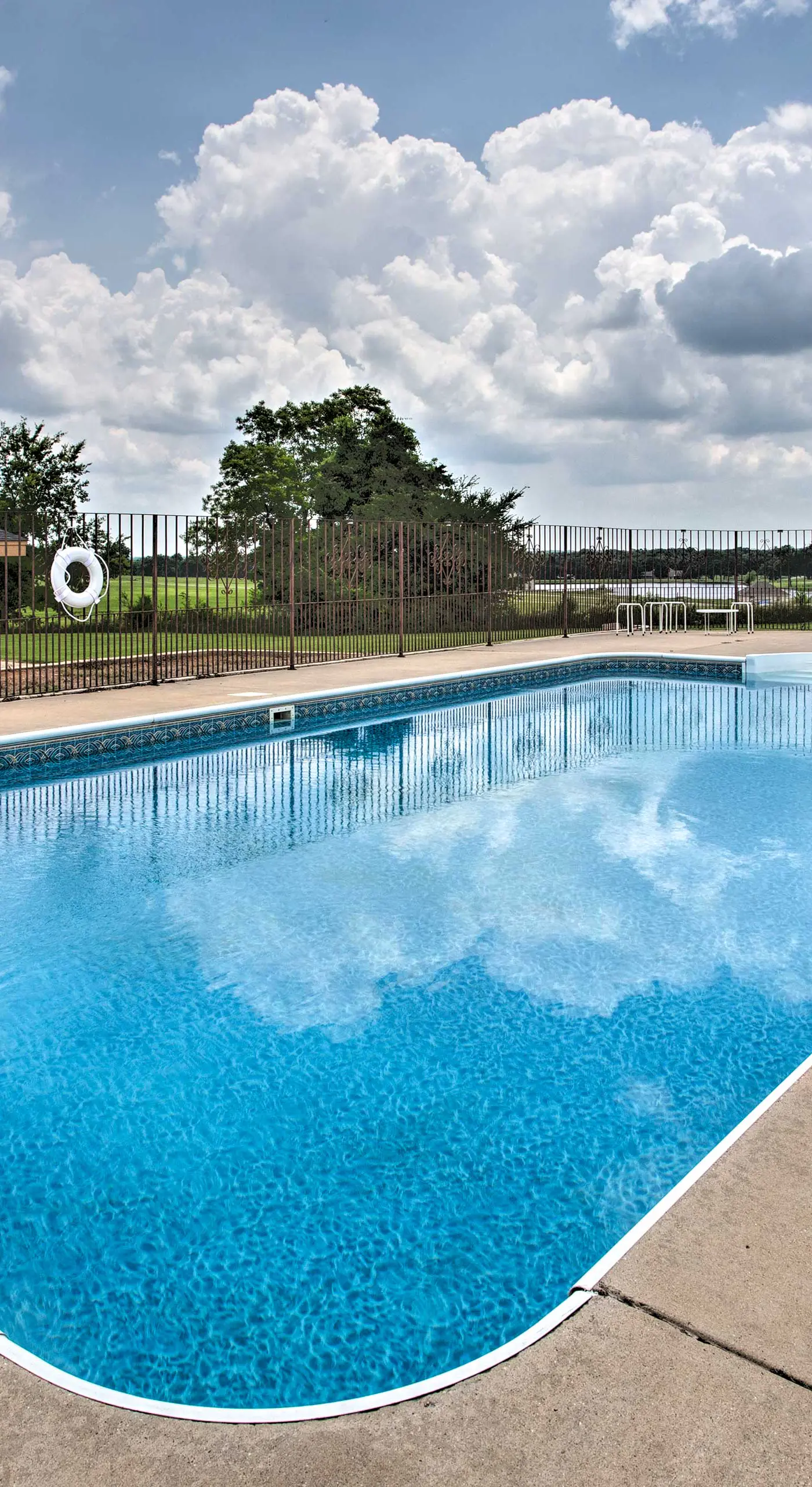 Pet-Friendly Efficiency Cottage w/ Pool!