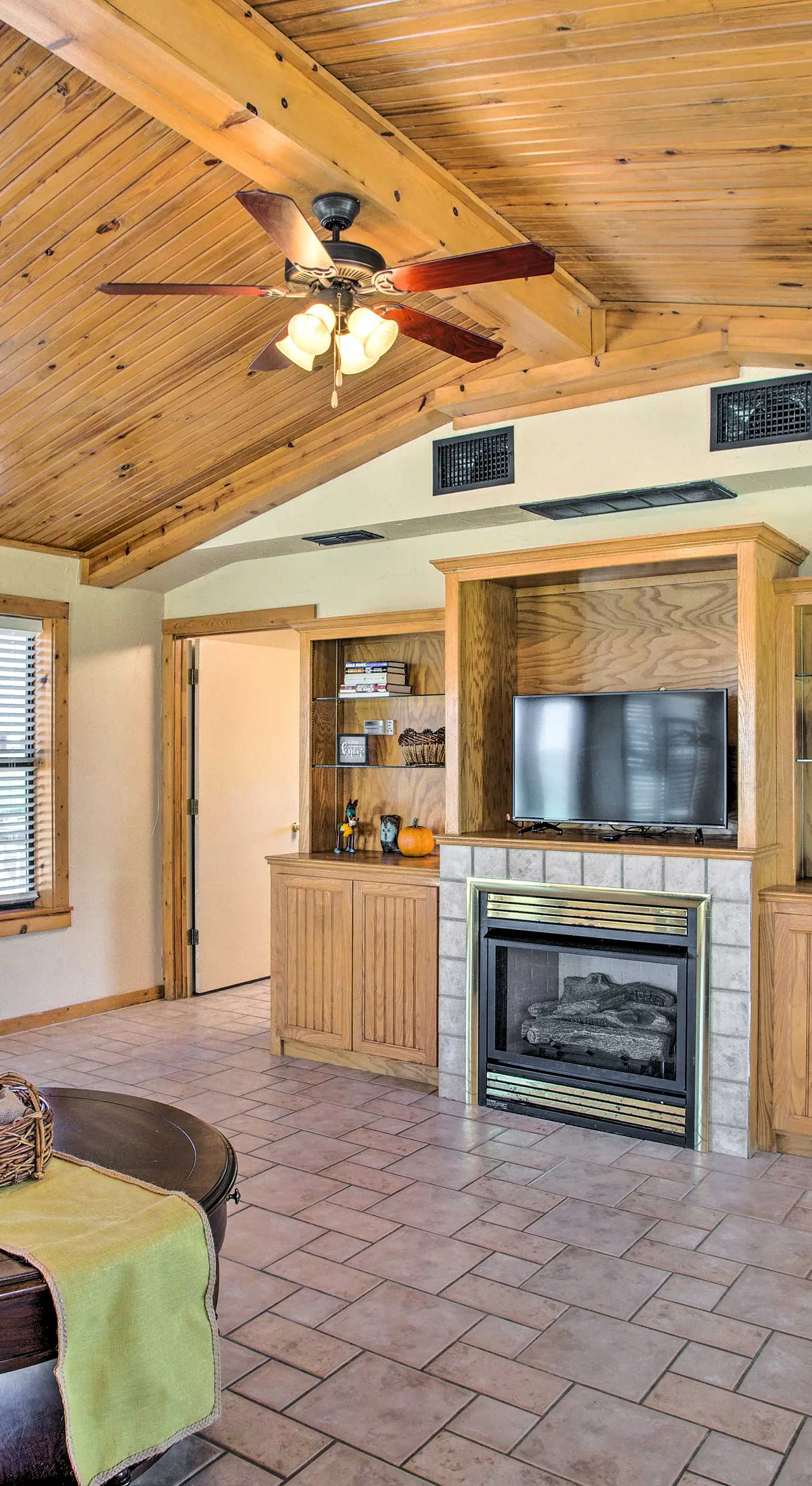 Pet-Friendly Efficiency Cottage w/ Pool!