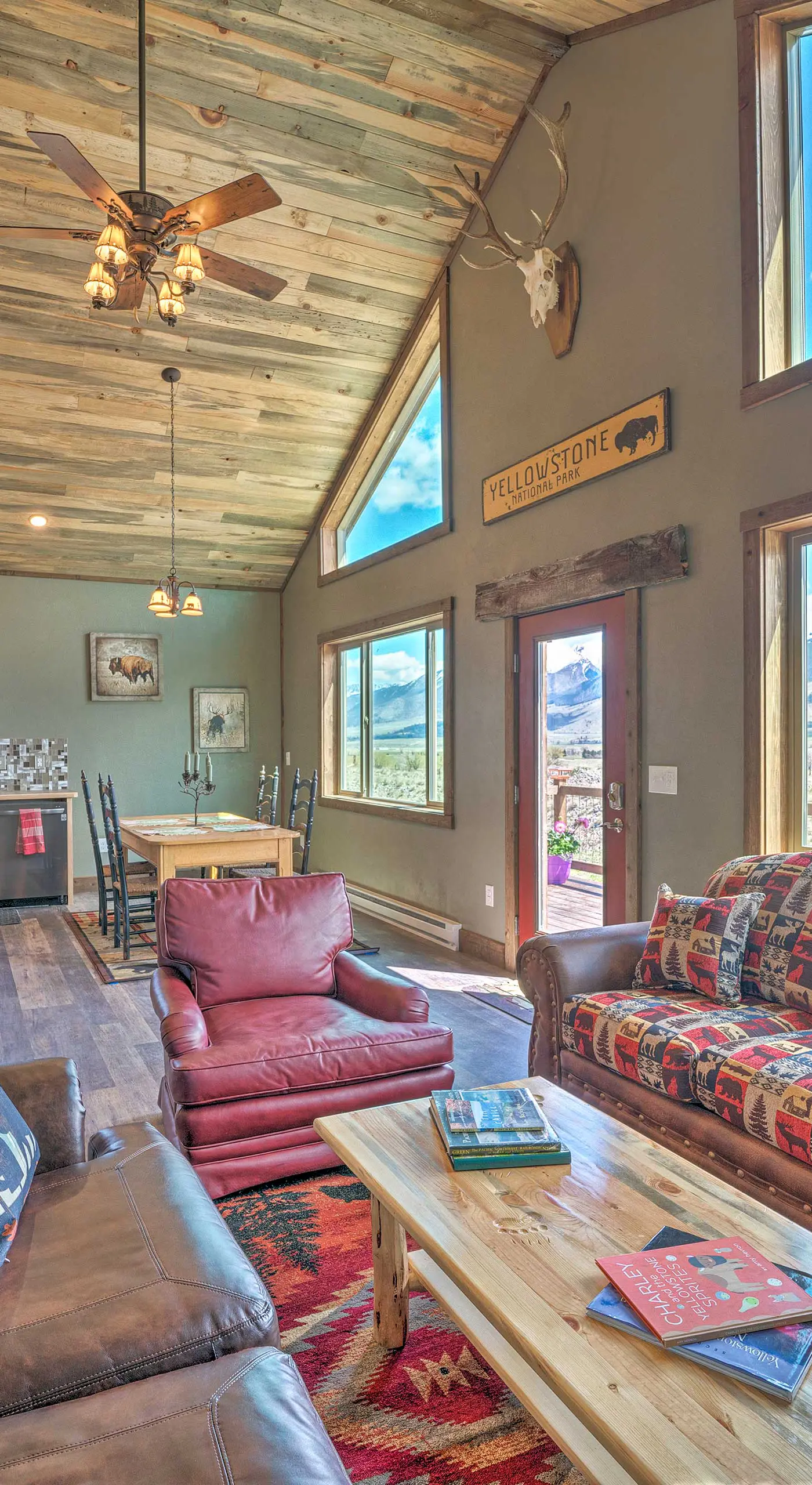 Day Trip to Yellowstone NP! Mtn-View Cabin
