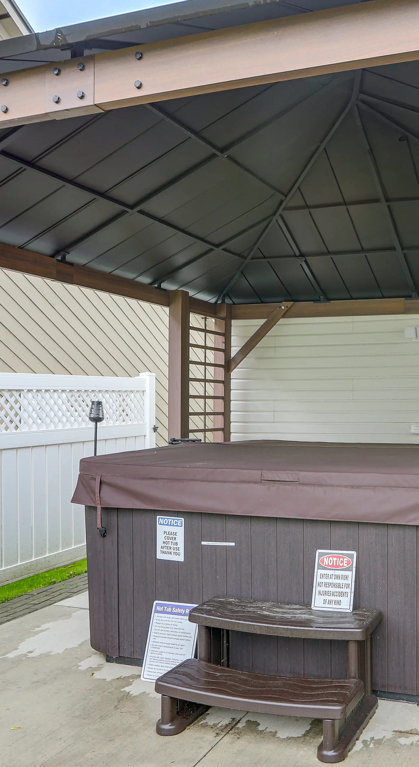 Hot Tub, Lake Access, & Dock: Port Clinton Retreat