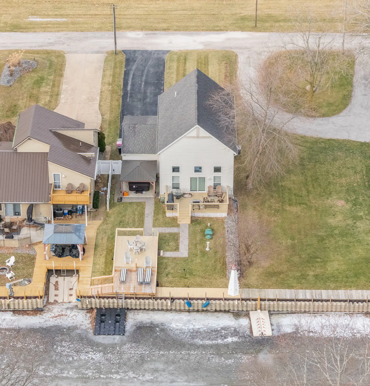 Hot Tub, Lake Access, & Dock: Port Clinton Retreat
