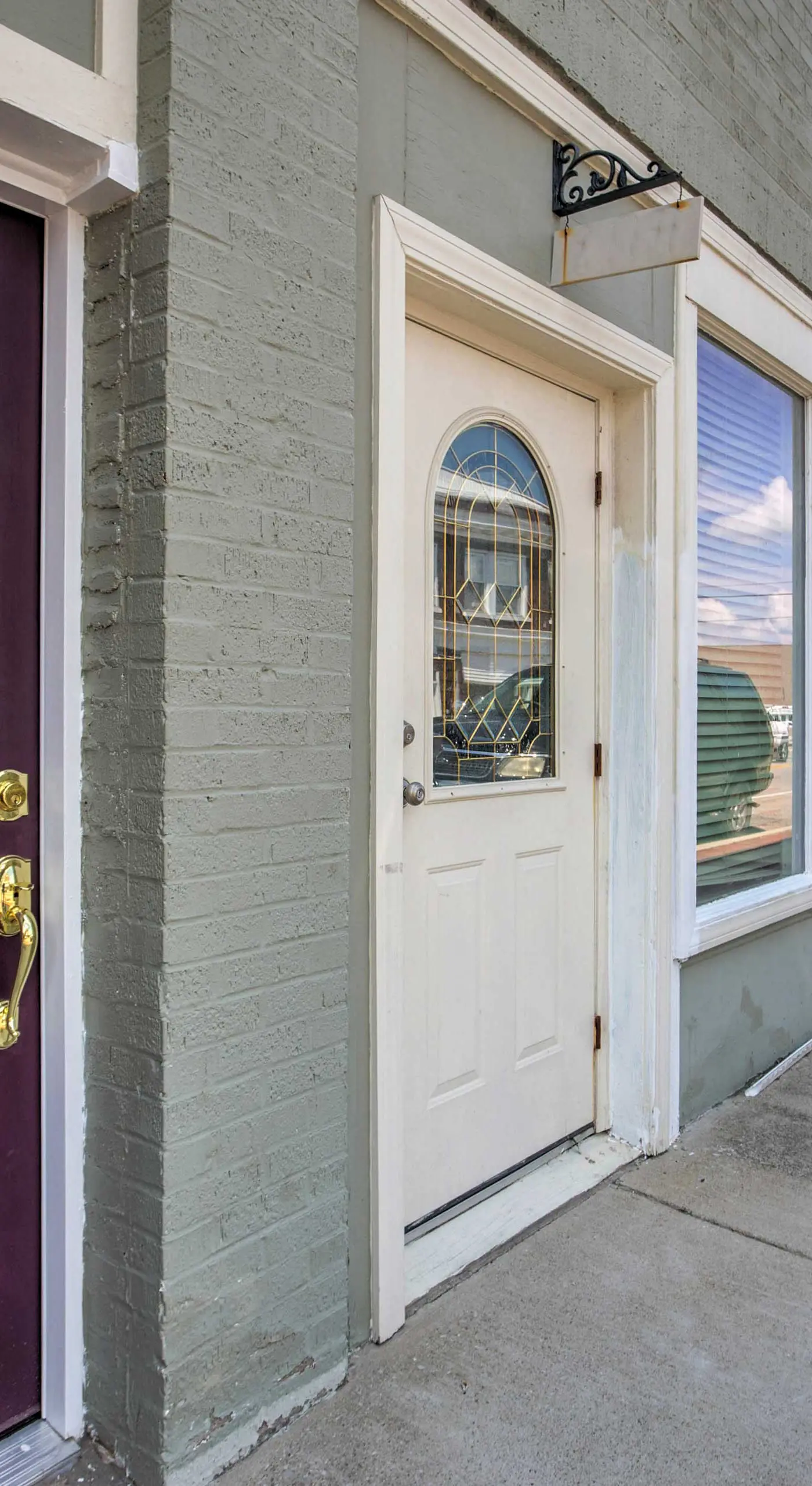 Modern Studio Apartment in Central Williamstown!