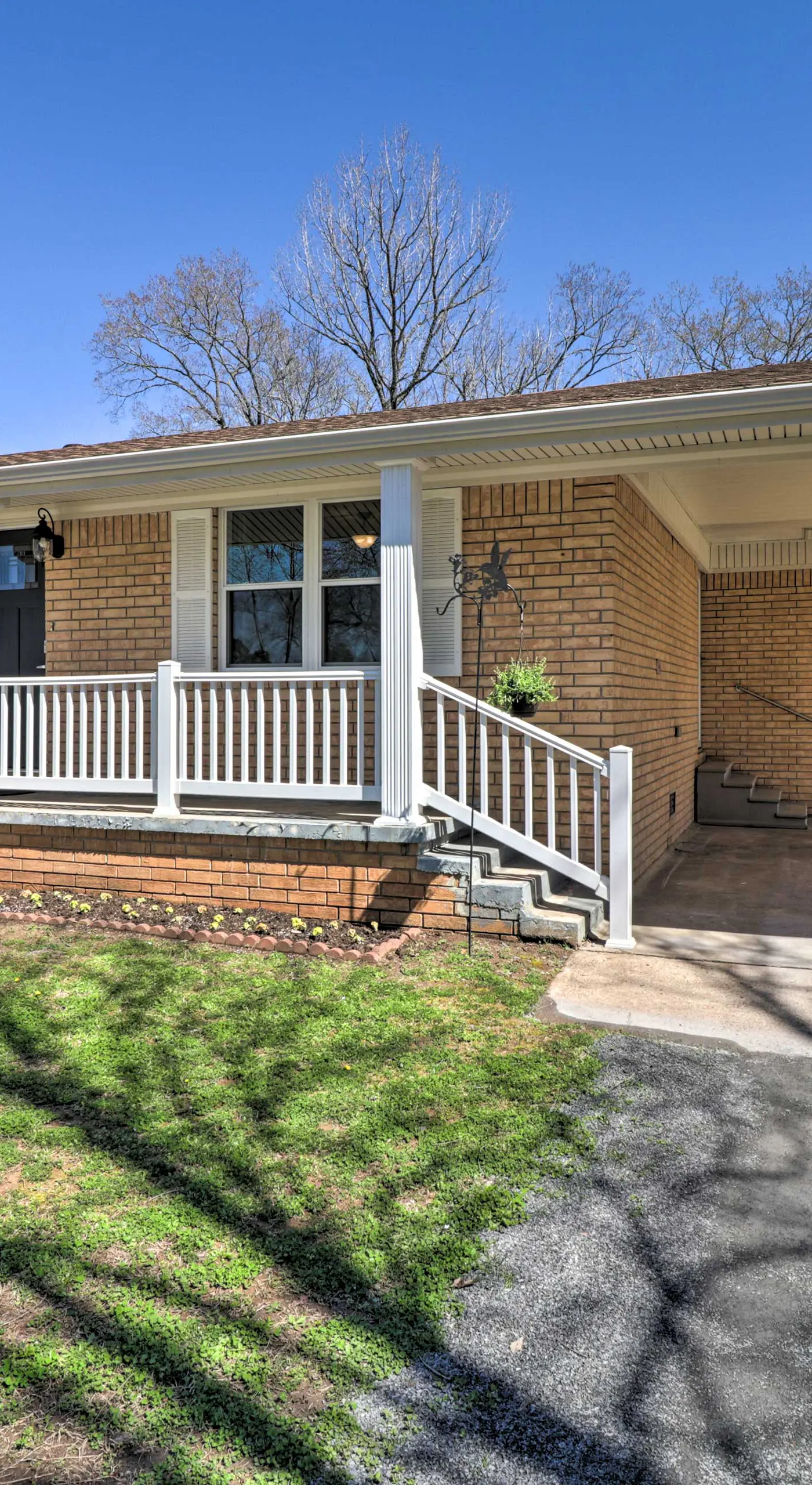 Greers Ferry Home w/ Yard, < 1 Mi to Marina!