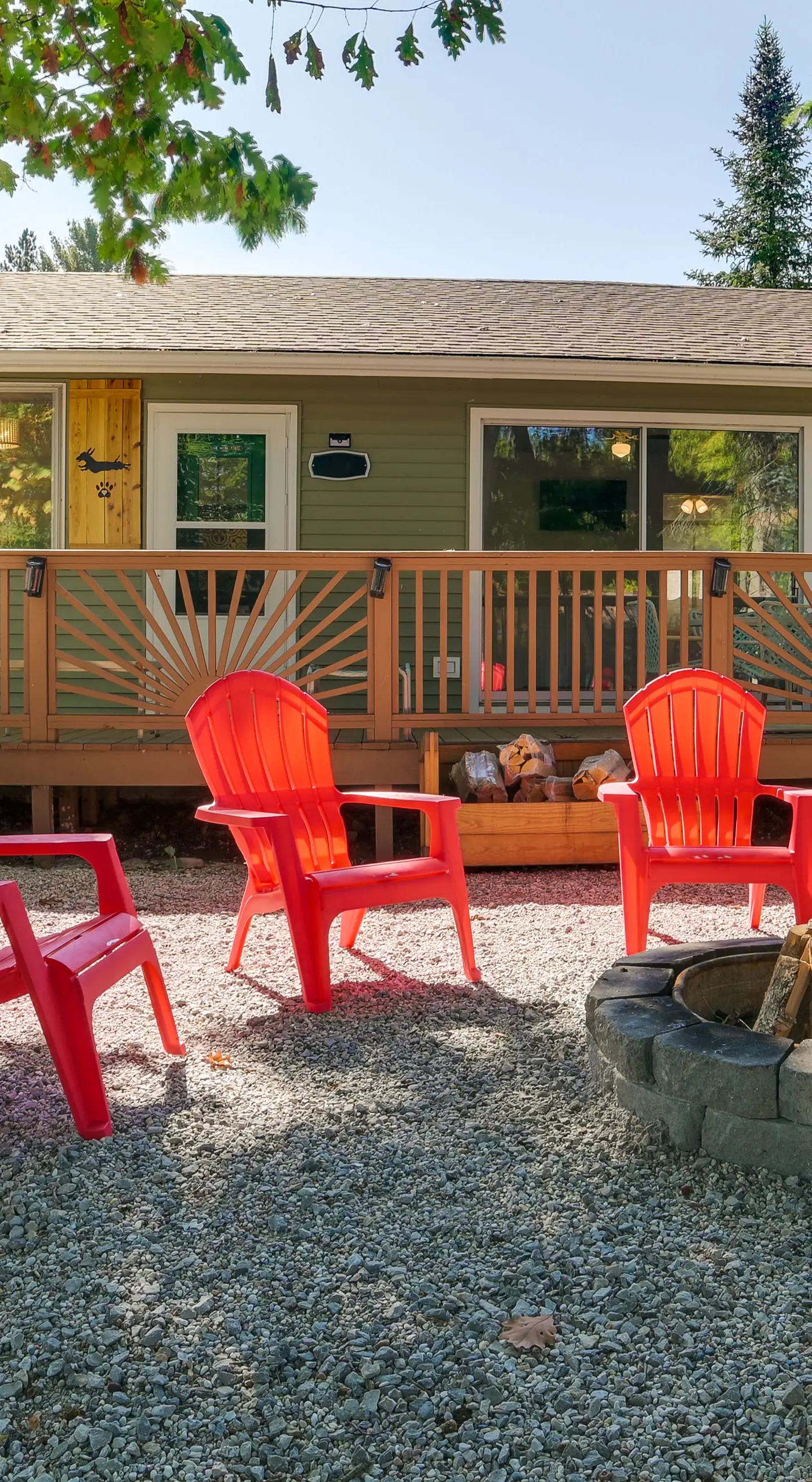 Higgins Lake Cottage w/ Private Fire Pit & Grill!