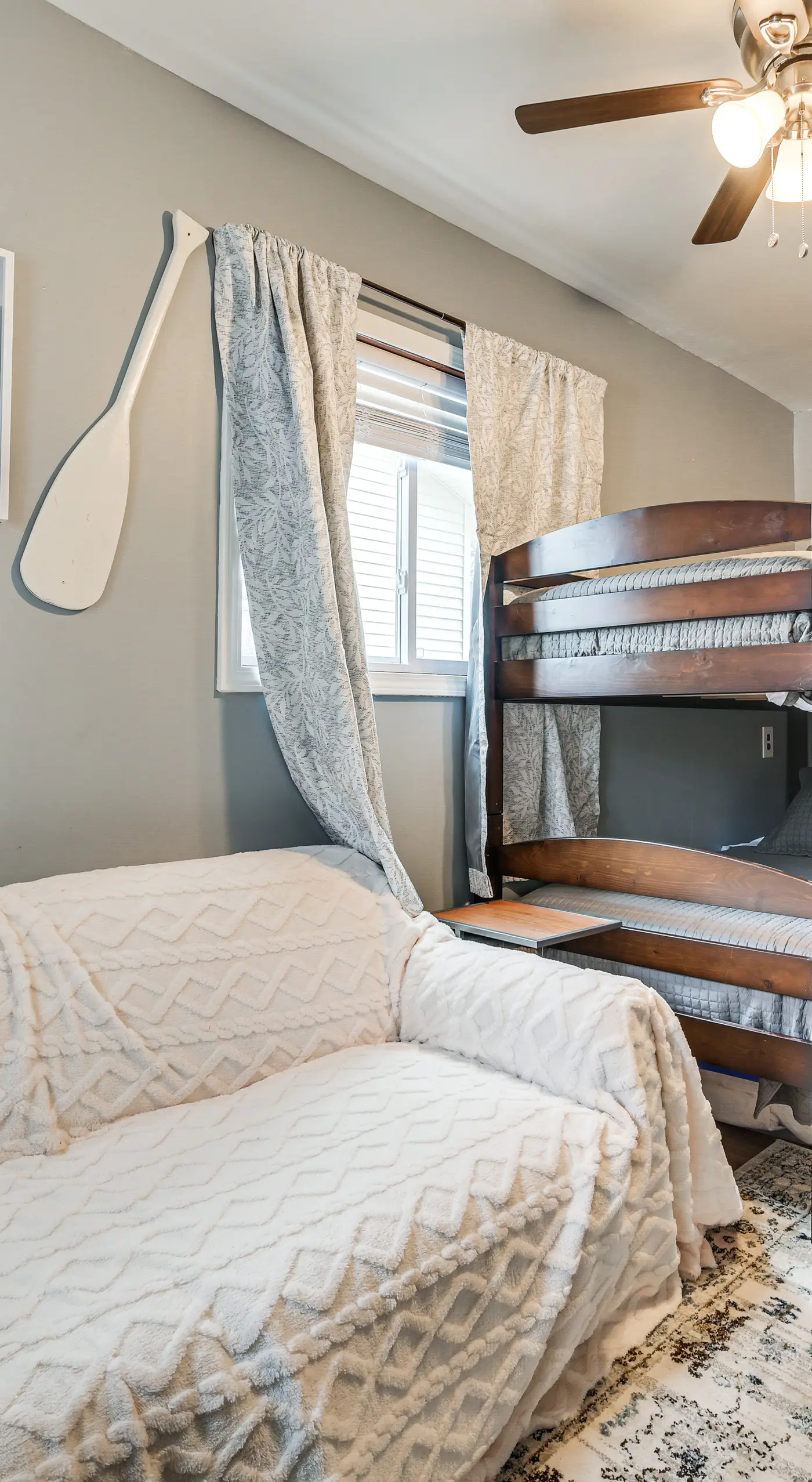 Higgins Lake Cottage w/ Private Fire Pit & Grill!