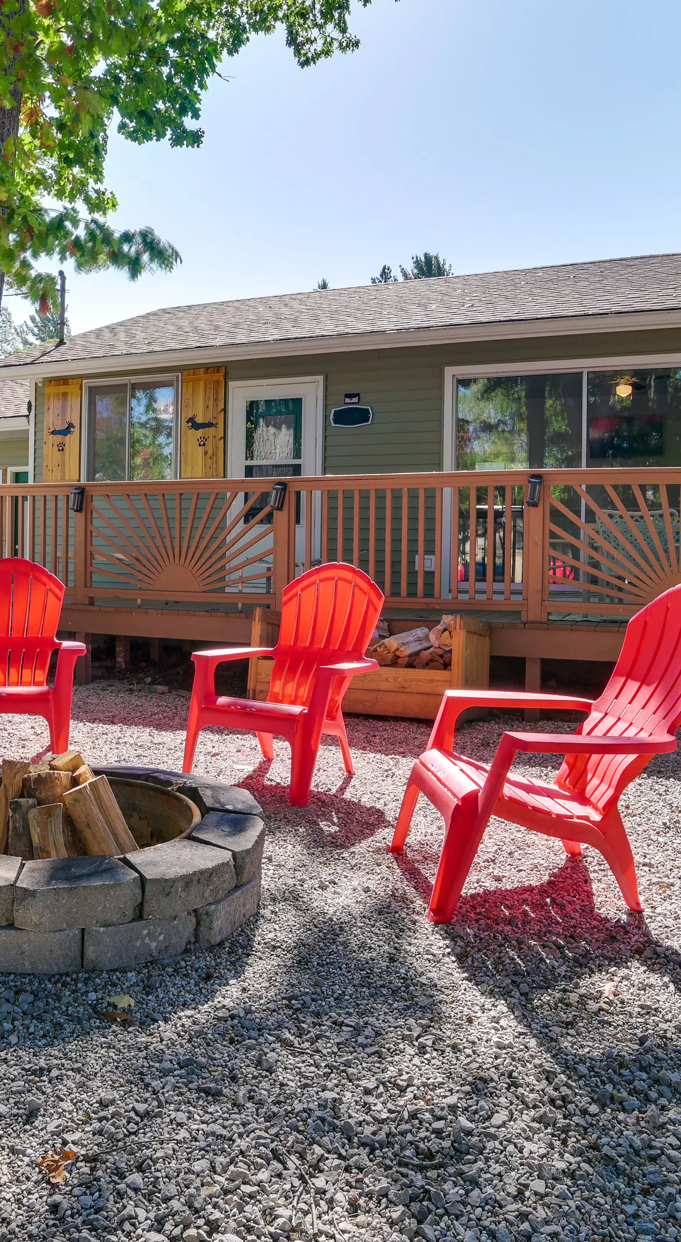 Higgins Lake Cottage w/ Private Fire Pit & Grill!