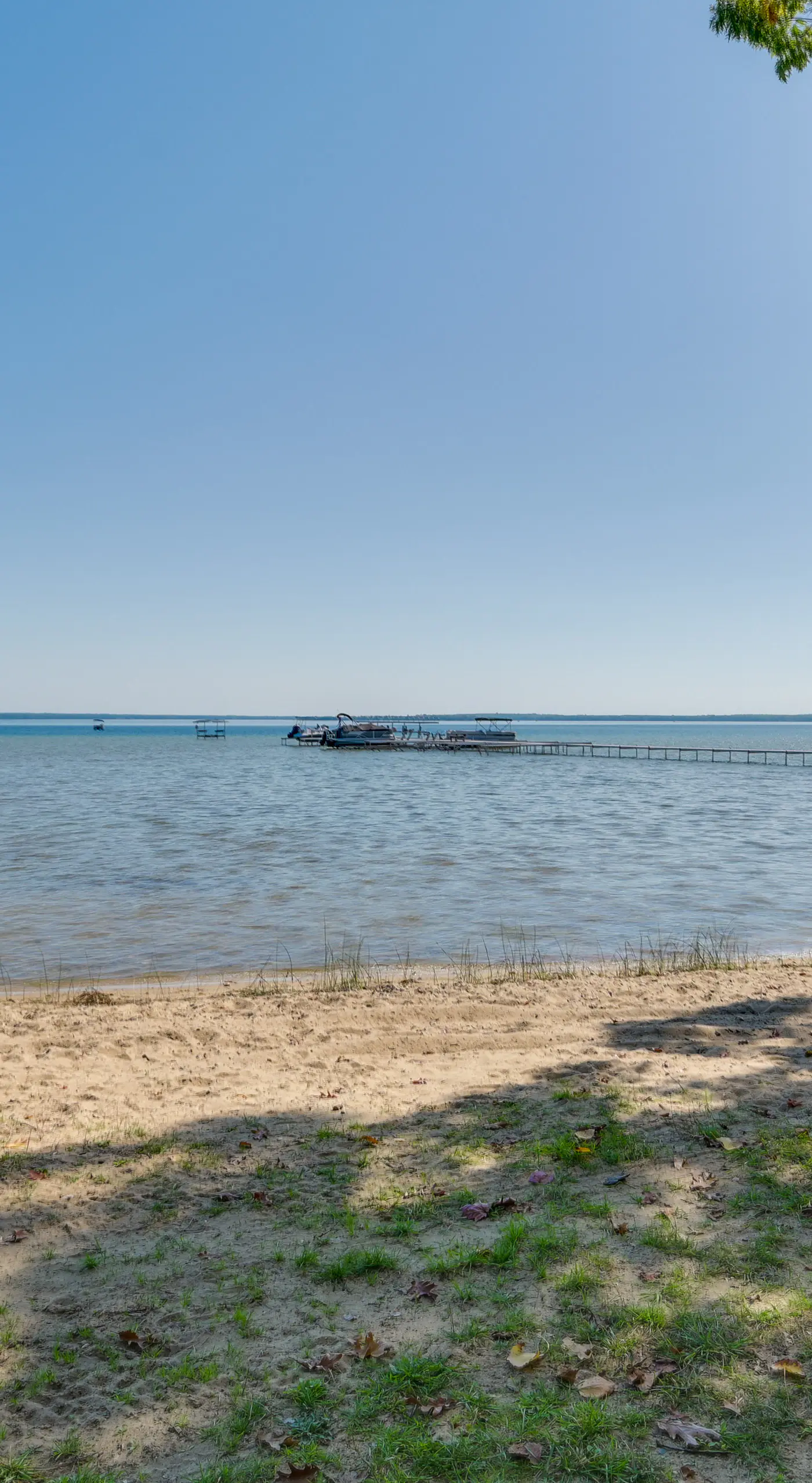 Higgins Lake Cottage w/ Private Fire Pit & Grill!