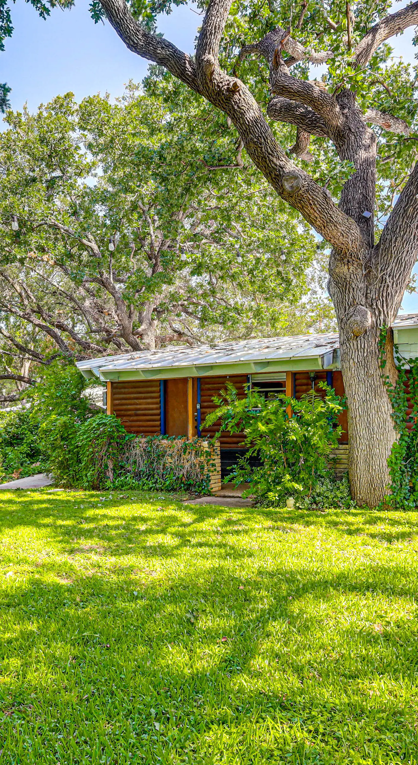 Lakefront Brownwood Home w/ Private Boat Dock
