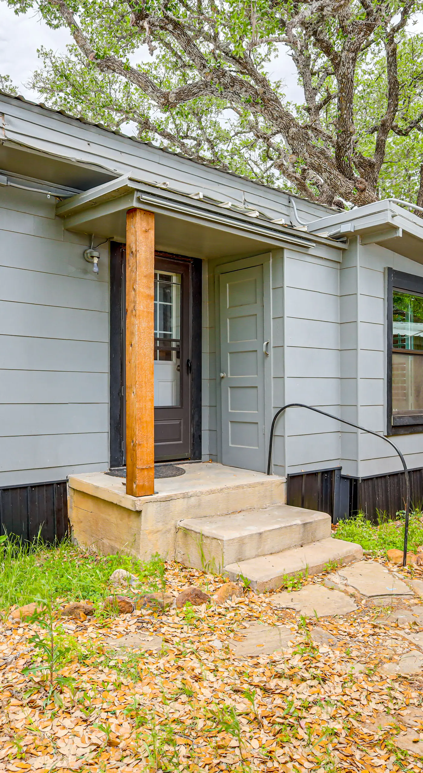 Deck, Hot Tub & Lake View: Brownwood Home!