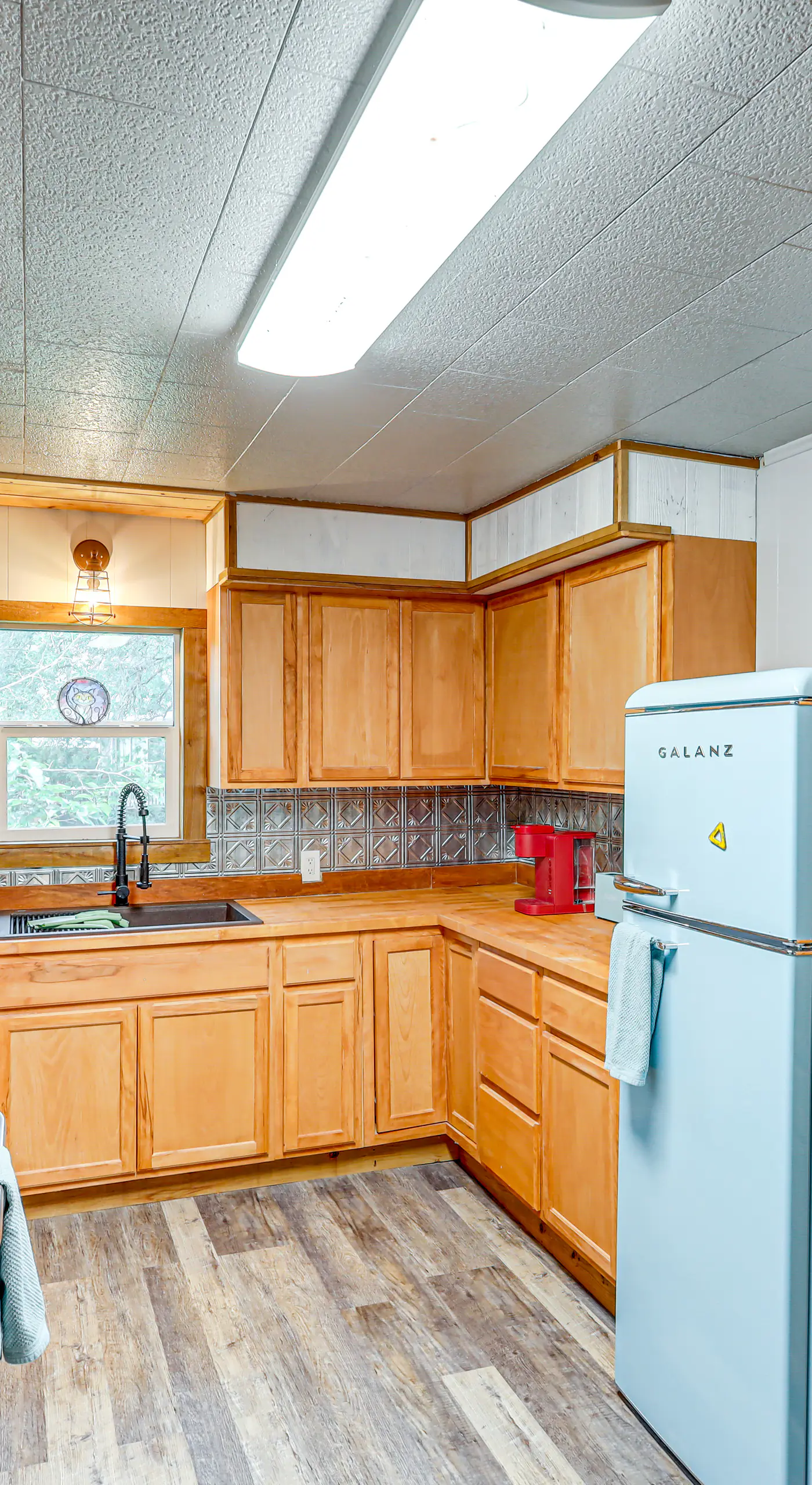 Deck, Hot Tub & Lake View: Brownwood Home!