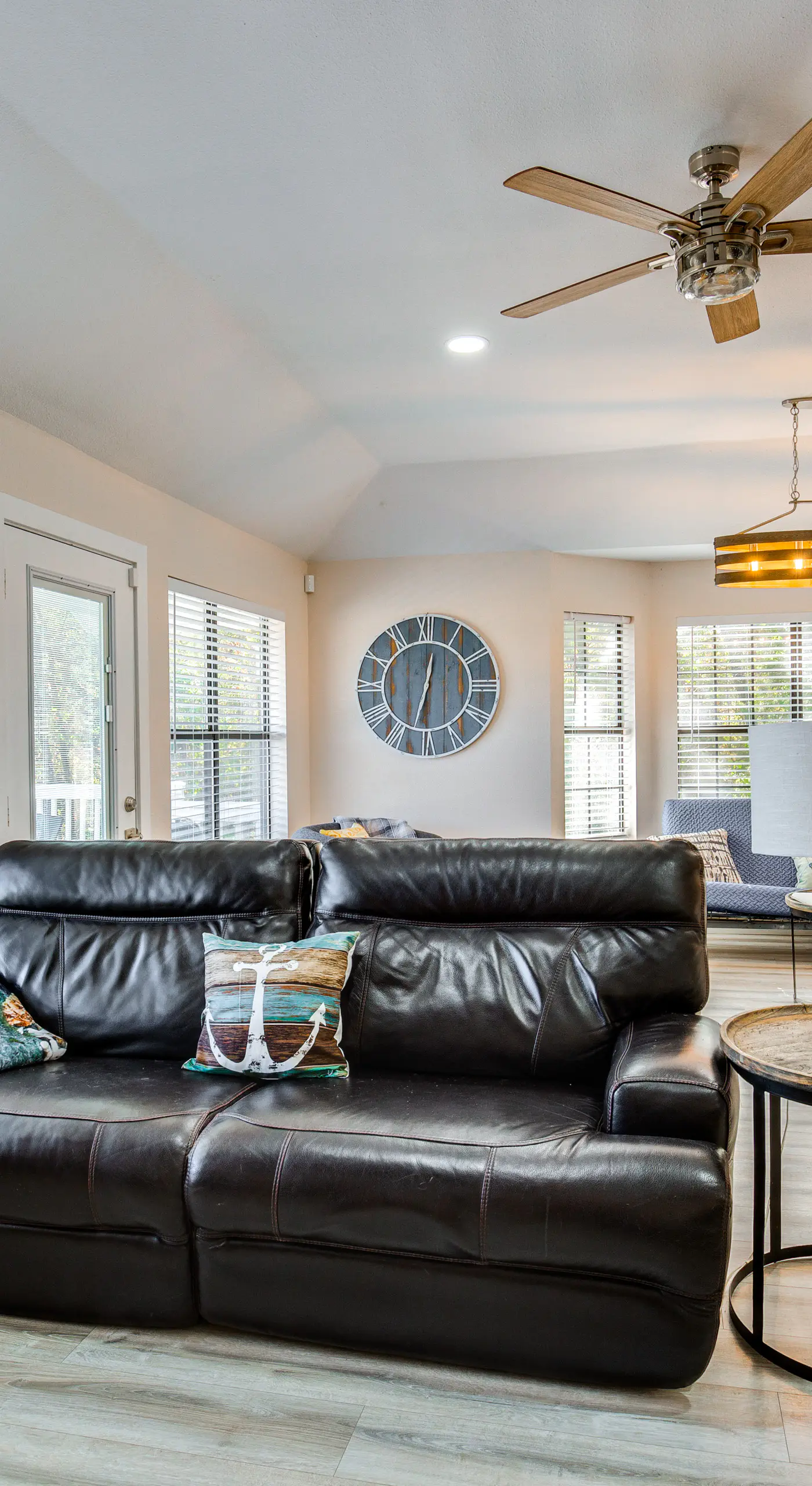 300 Feet to Lake Texoma: Modern Home w/ Deck!