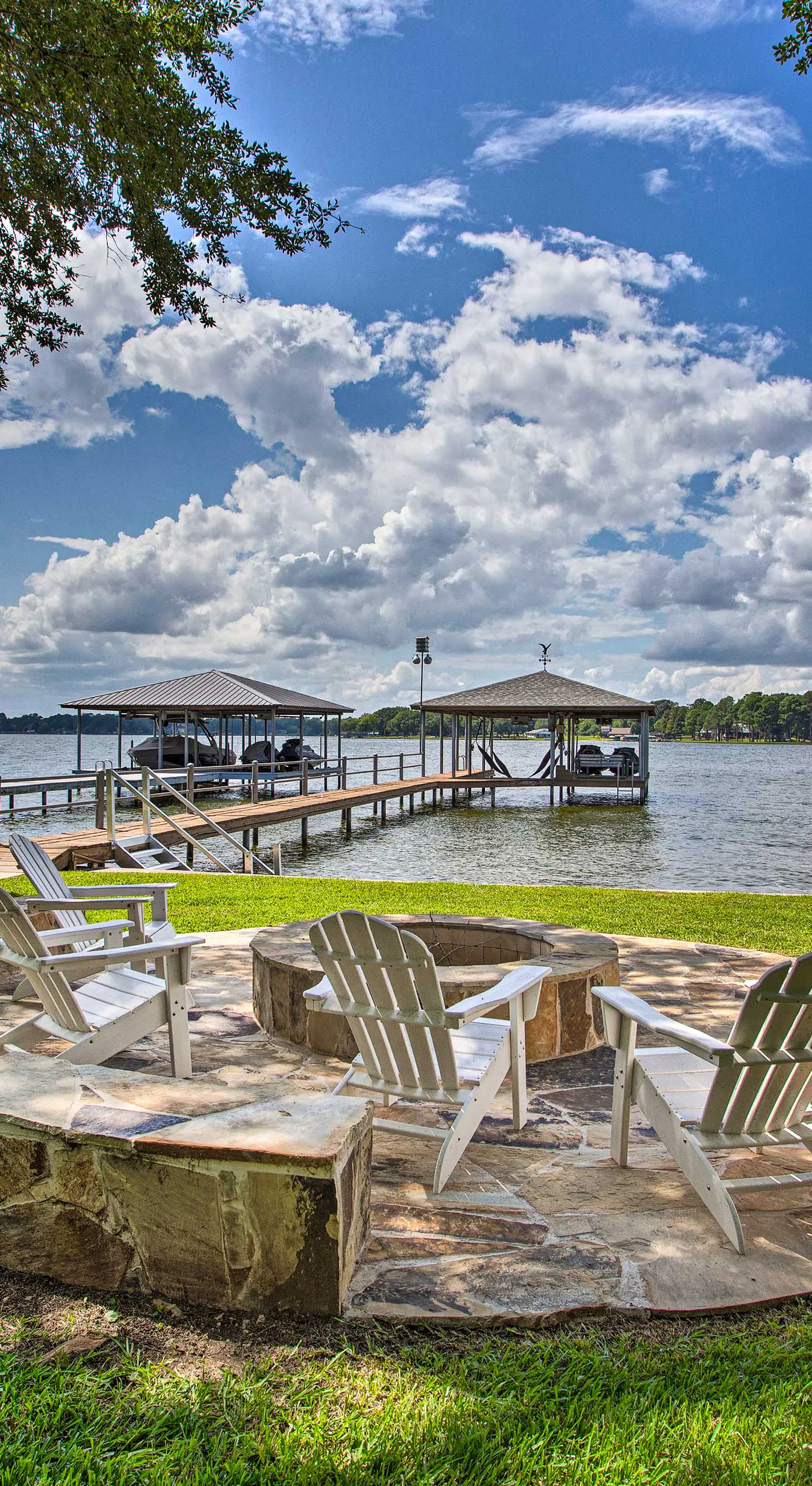 Remodeled Cedar Creek Lake Retreat w/ Fire Pit!