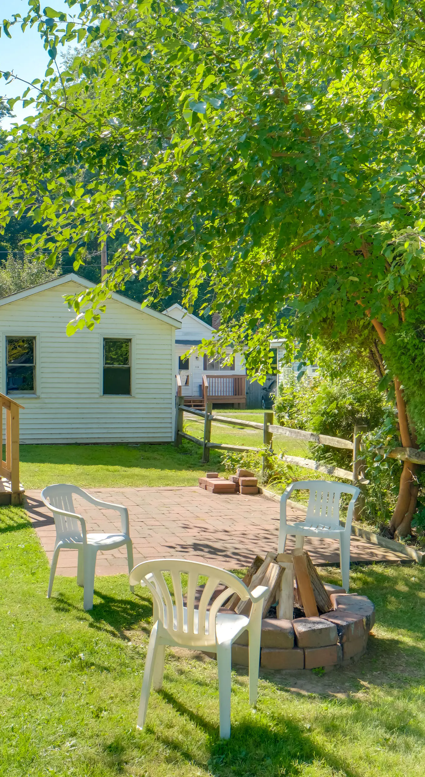 'Wishin & Fishin' Walkable Erie Home By the Beach!