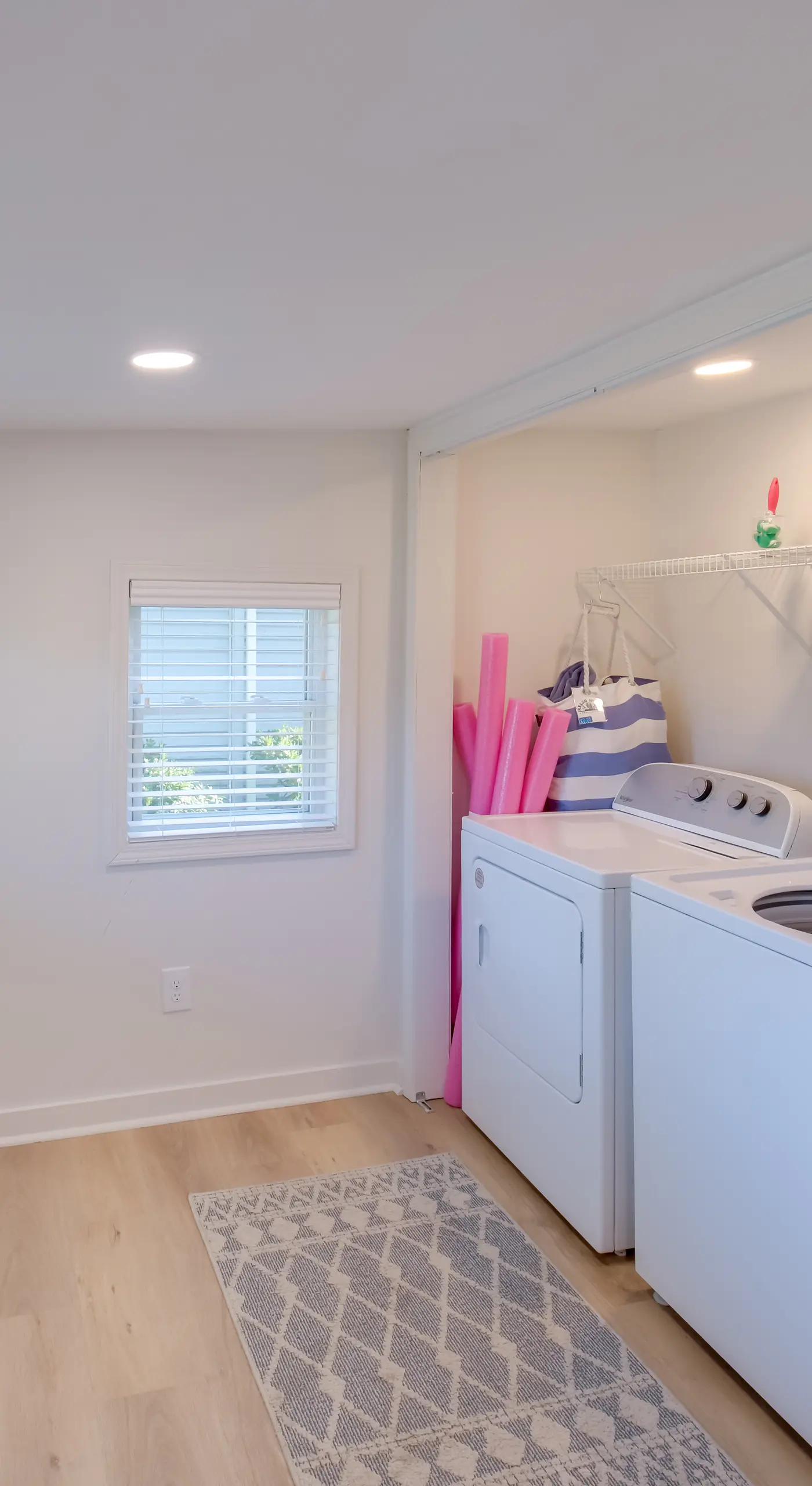 'Wishin & Fishin' Walkable Erie Home By the Beach!