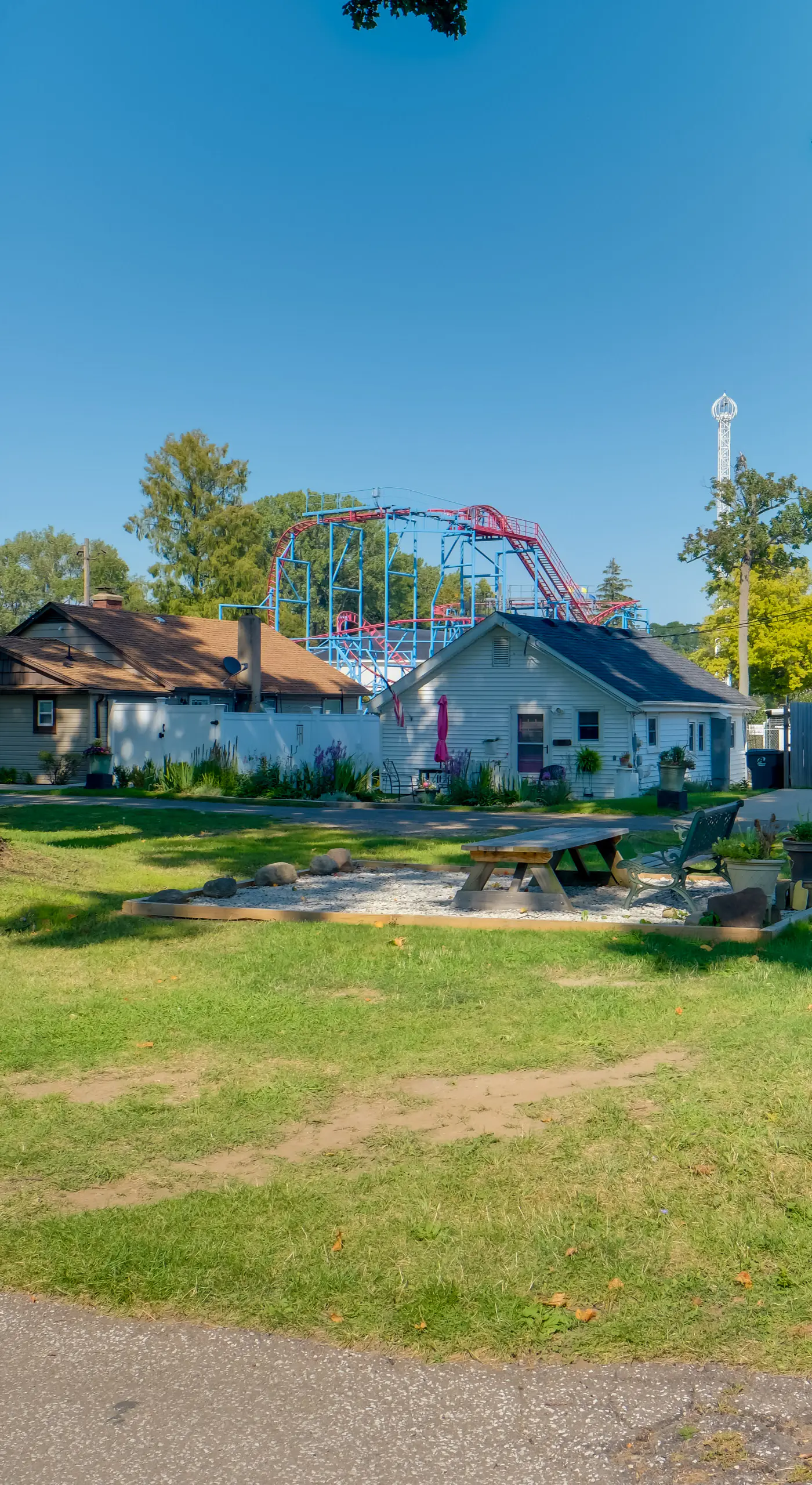 'Wishin & Fishin' Walkable Erie Home By the Beach!