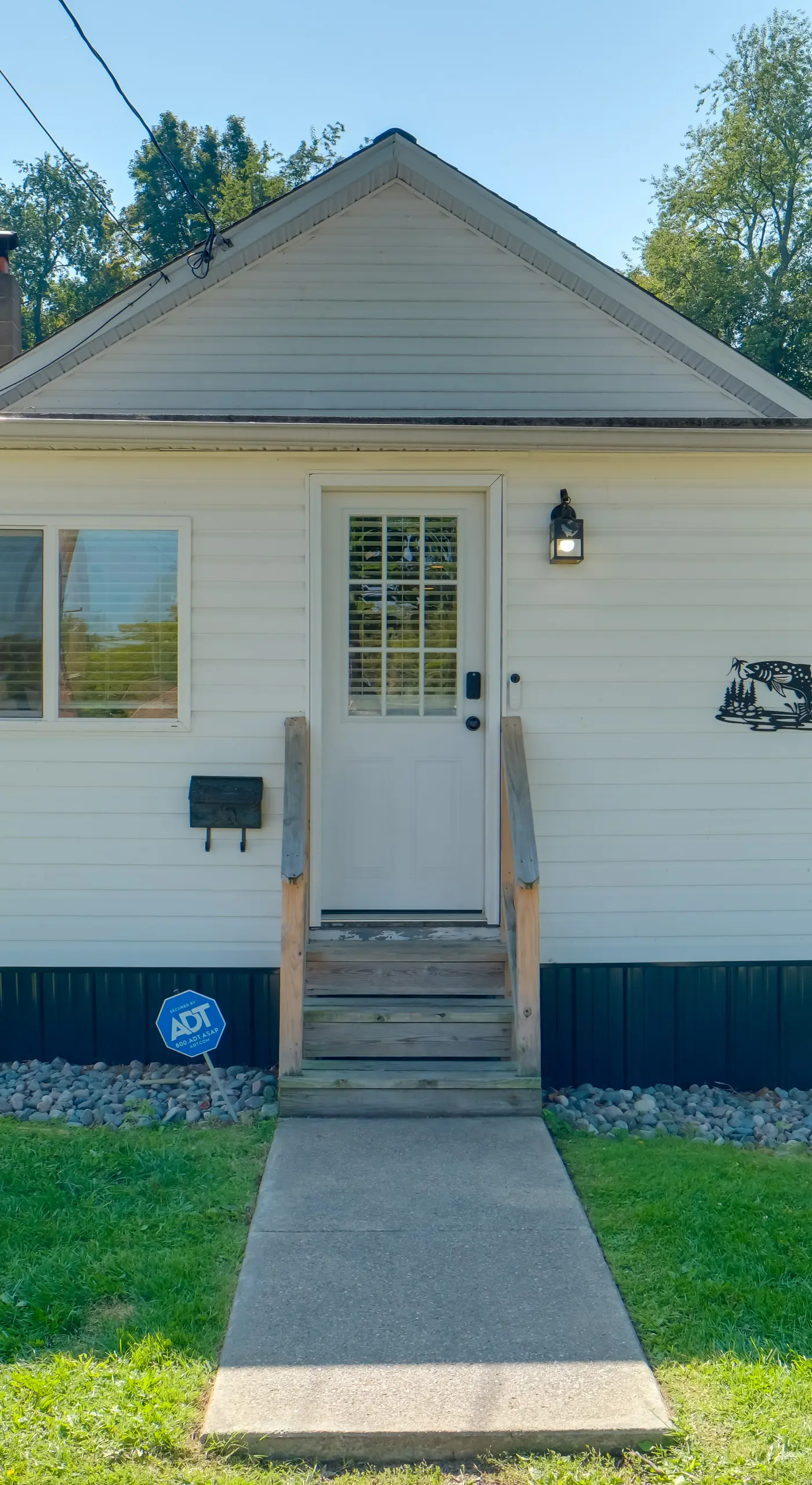 'Wishin & Fishin' Walkable Erie Home By the Beach!