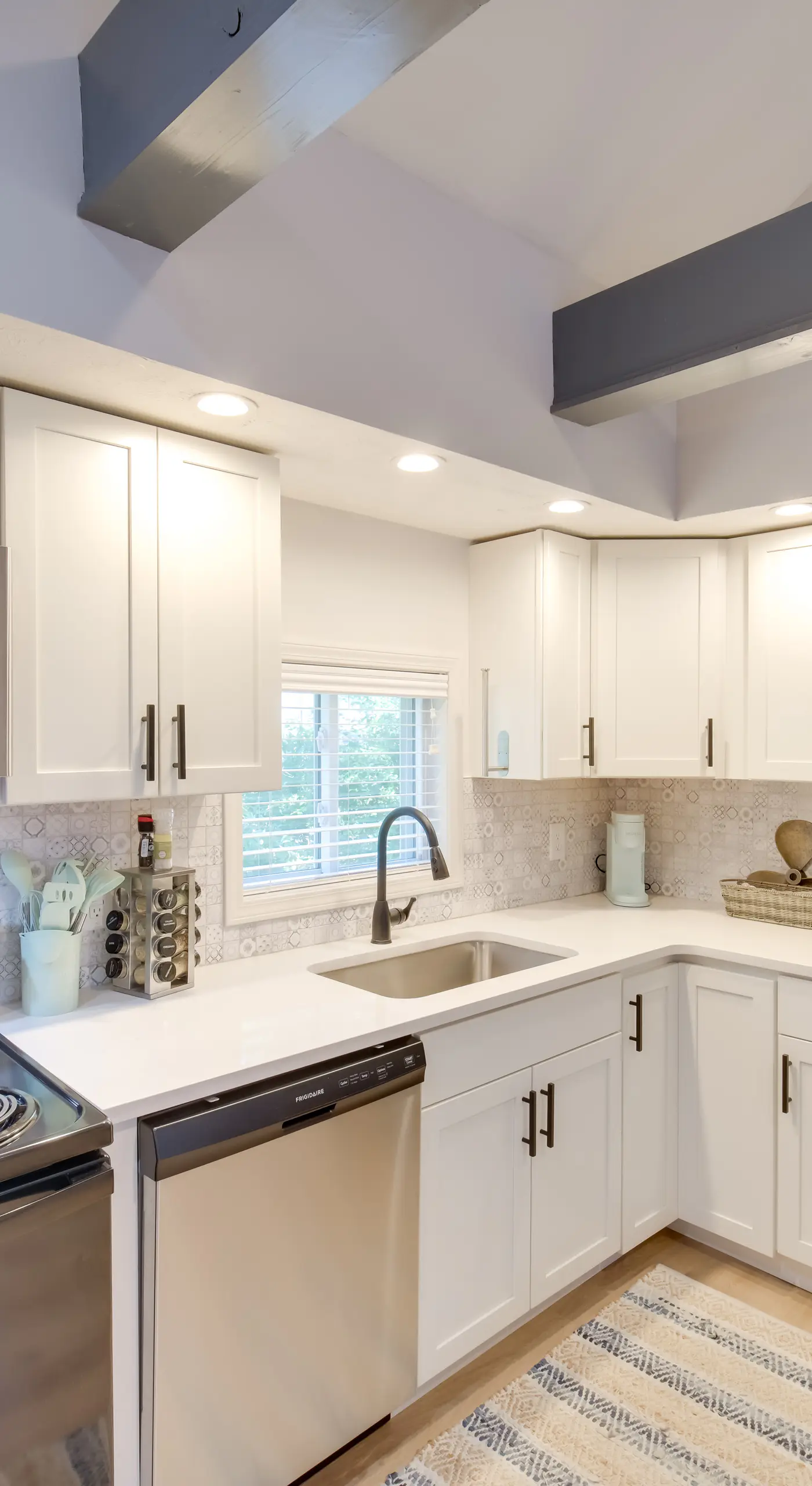 'Wishin & Fishin' Walkable Erie Home By the Beach!