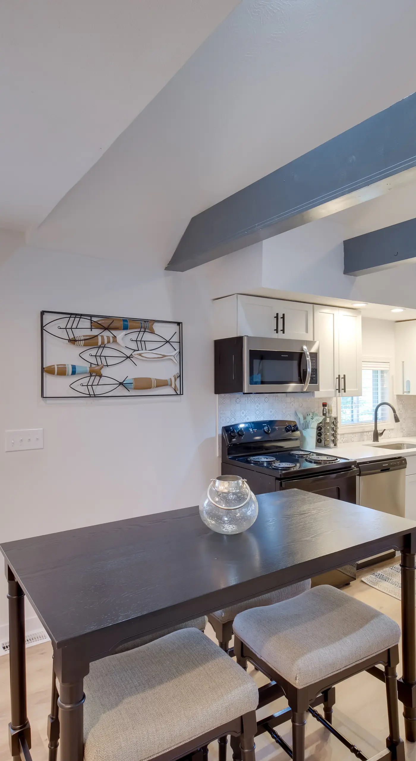 'Wishin & Fishin' Walkable Erie Home By the Beach!