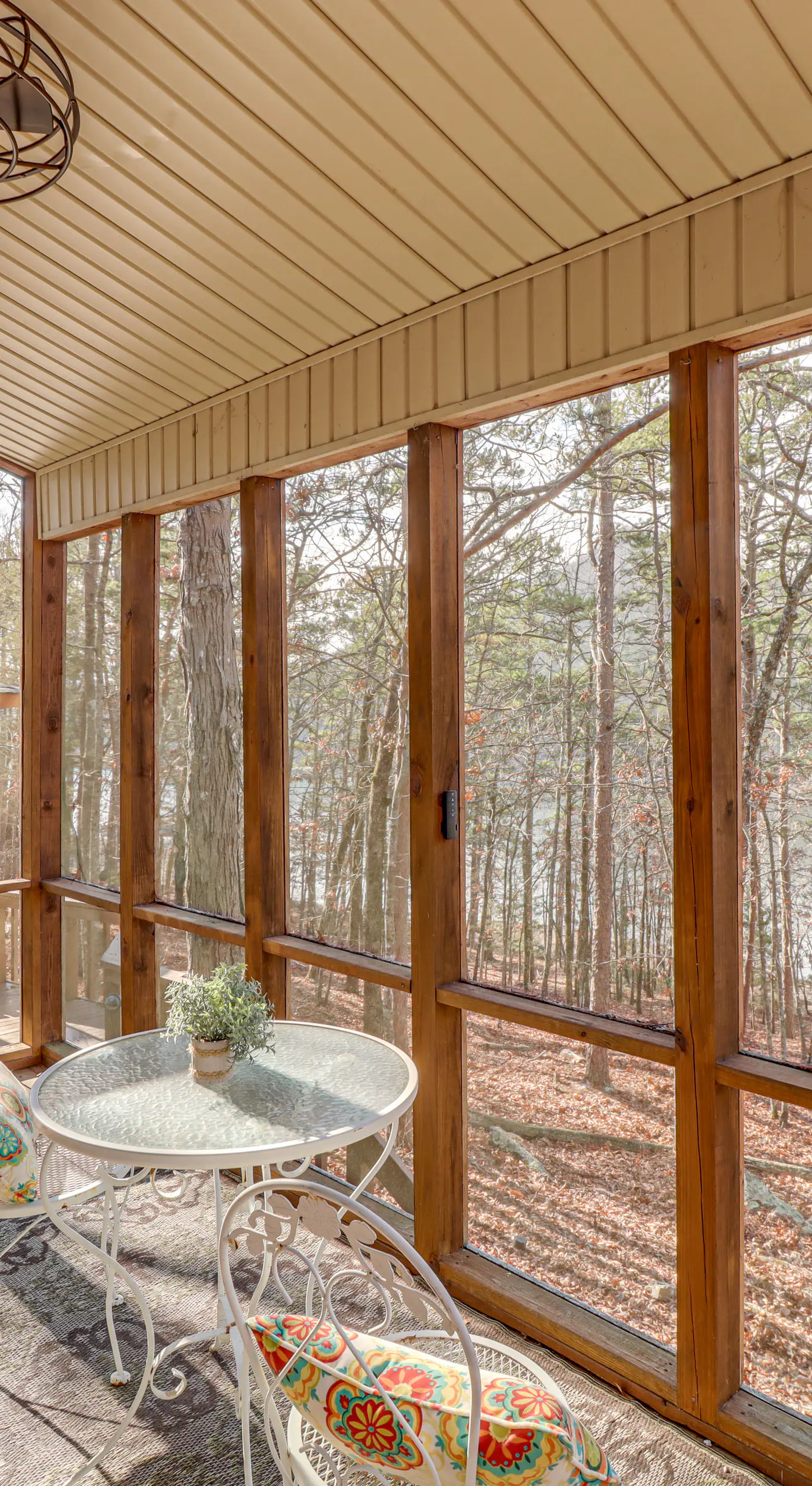 Lakefront Arkansas Home w/ Deck, Grill & Cornhole!