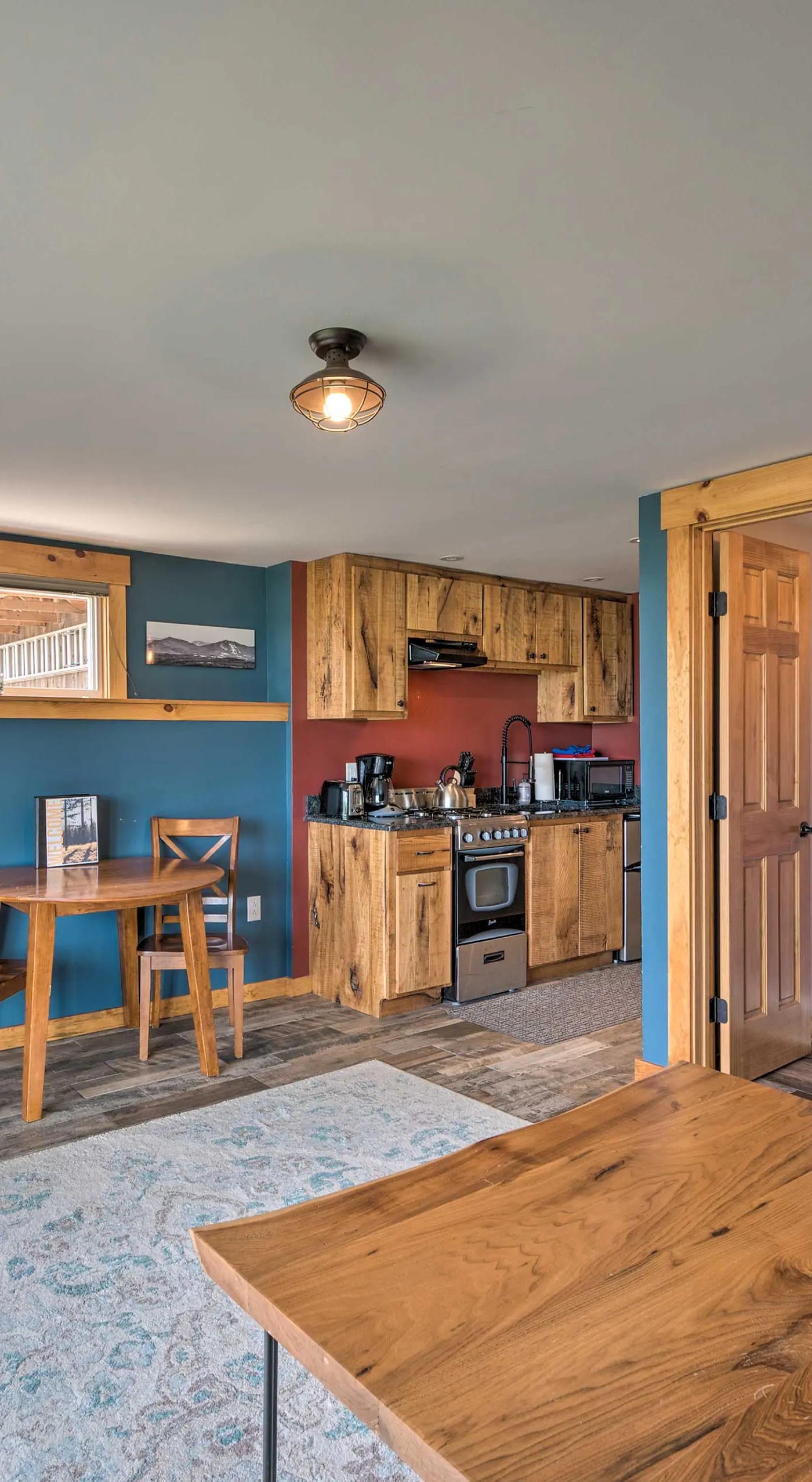 Slopeside Burke Mountain Condo w/ Fireplace!