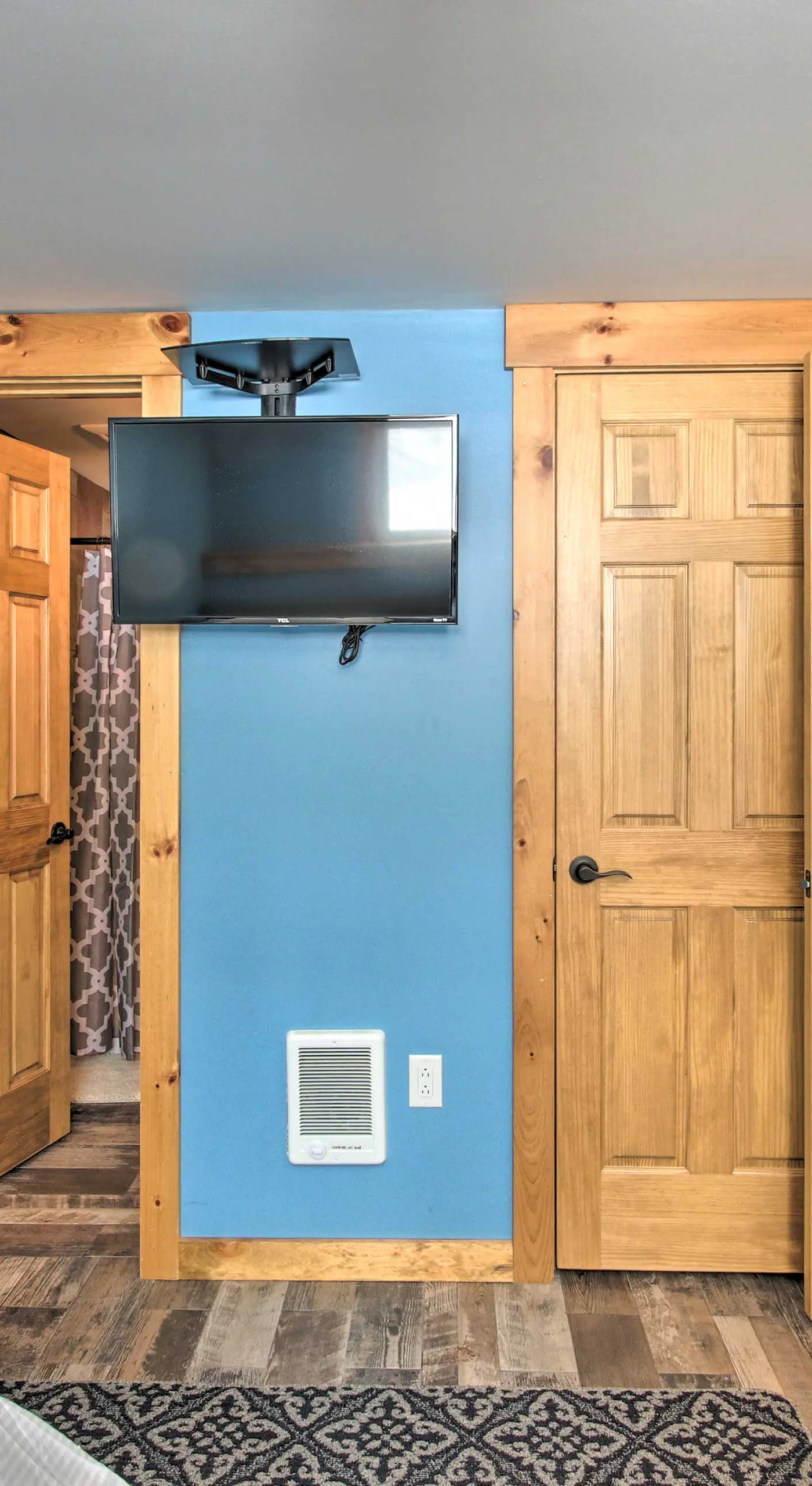 Slopeside Burke Mountain Condo w/ Fireplace!