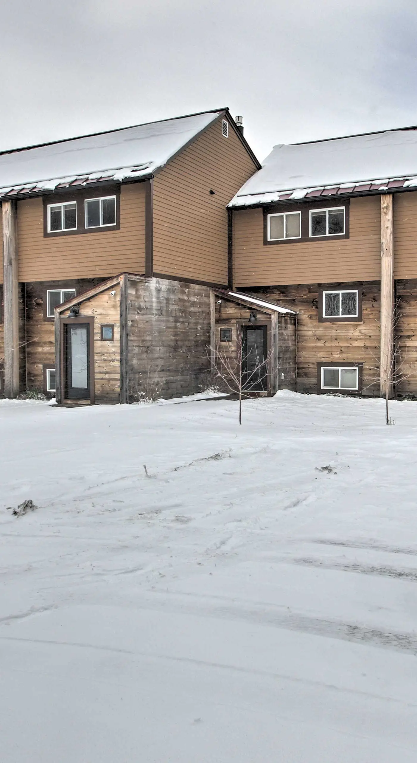 Slopeside Burke Mountain Condo w/ Fireplace!