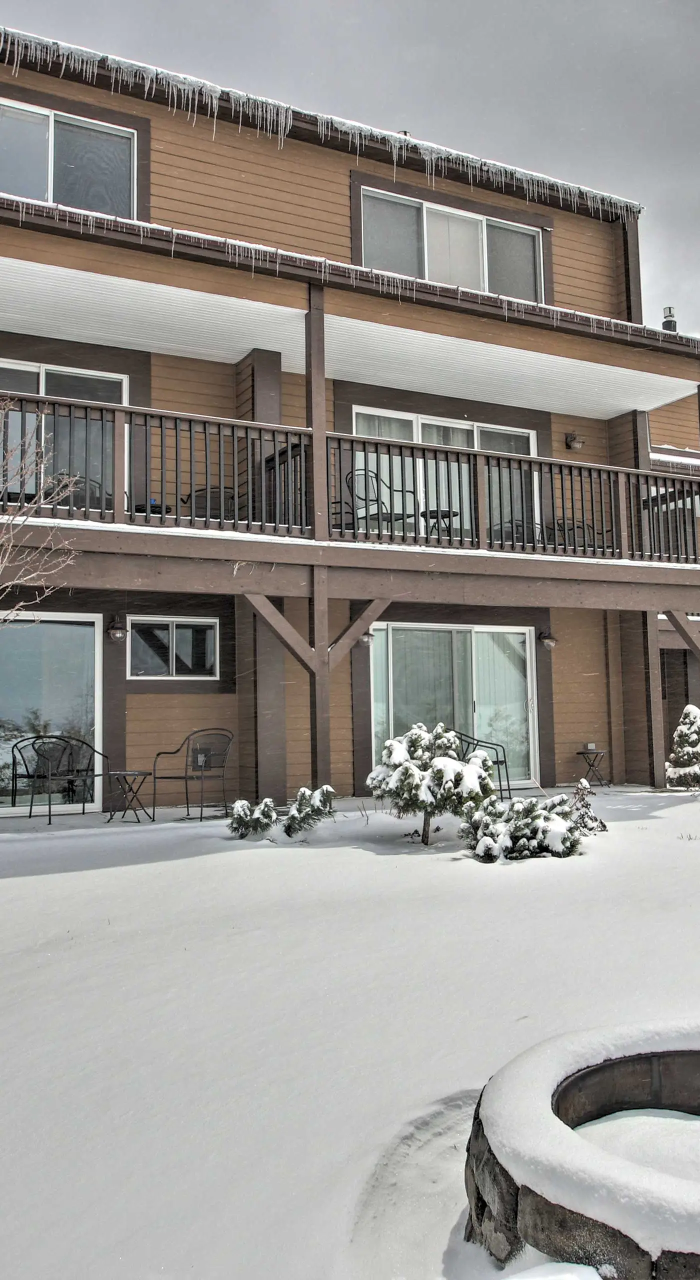 Slopeside Burke Mountain Condo w/ Fireplace!