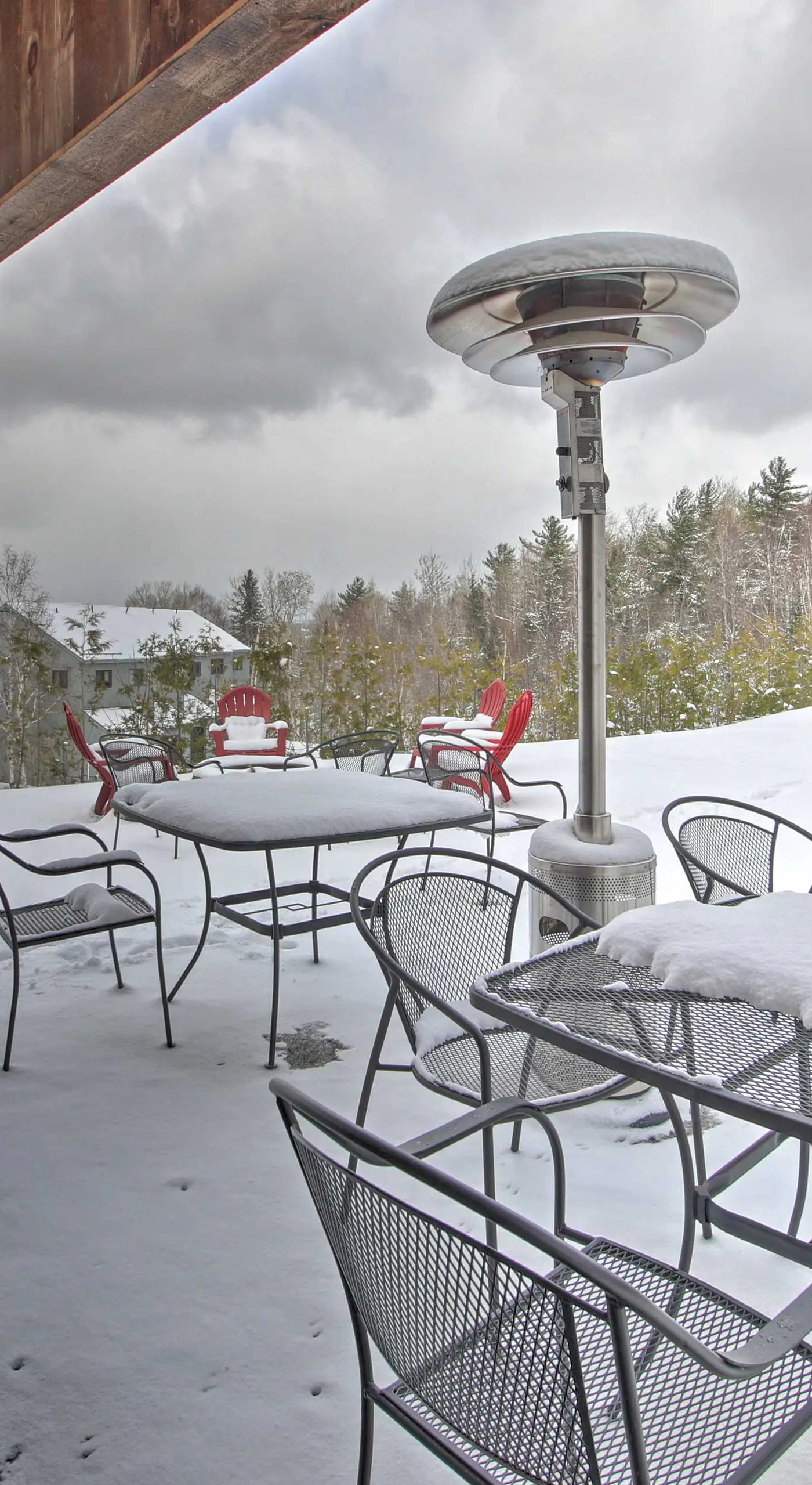 Slopeside Burke Mountain Condo w/ Fireplace!