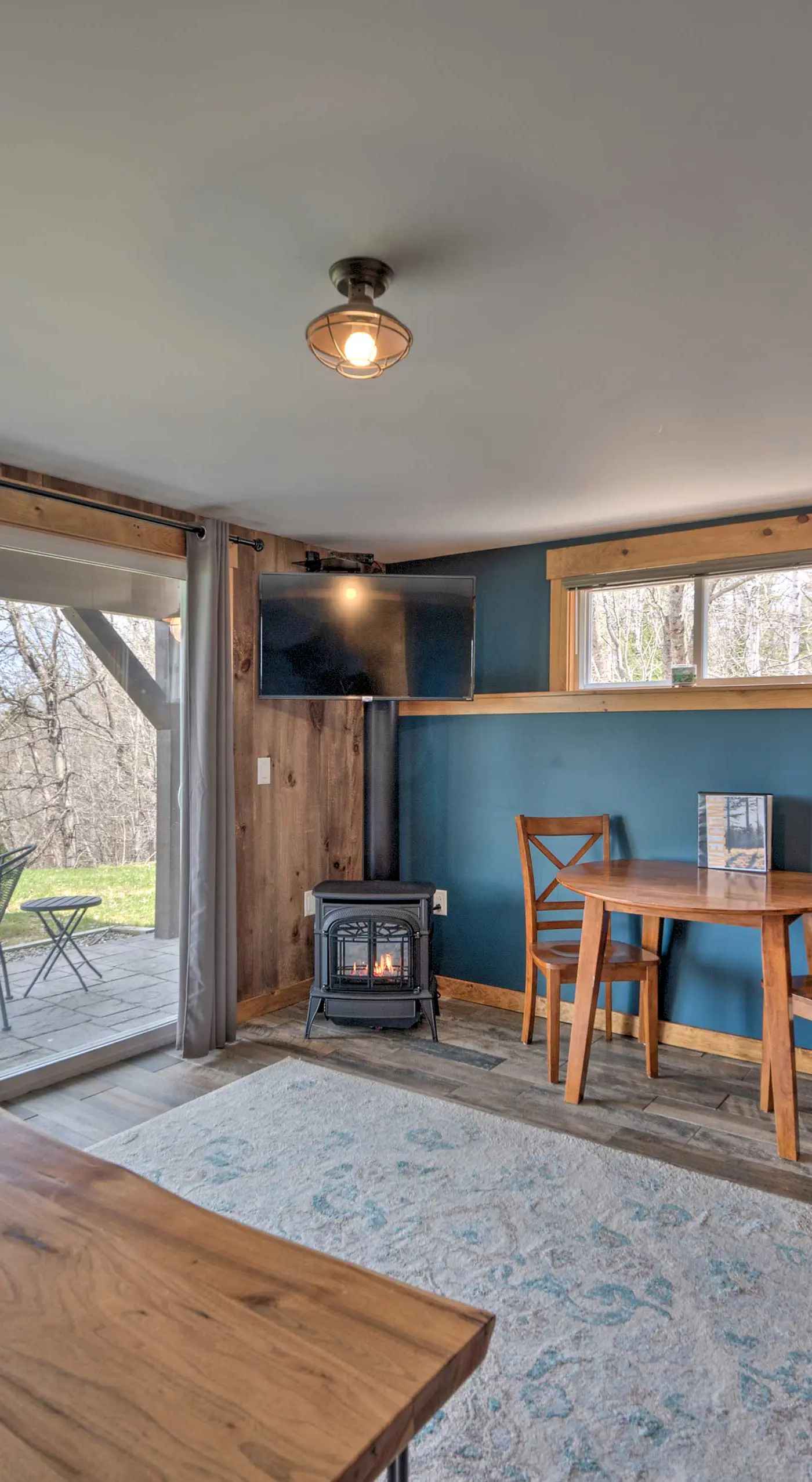 Slopeside Burke Mountain Condo w/ Fireplace!