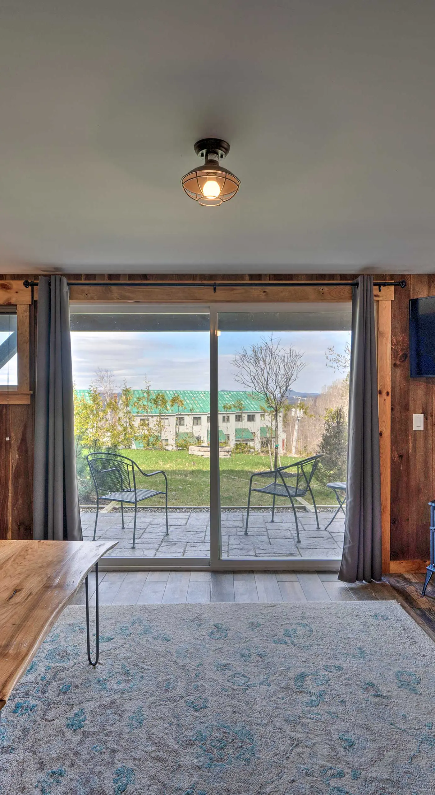 Slopeside Burke Mountain Condo w/ Fireplace!