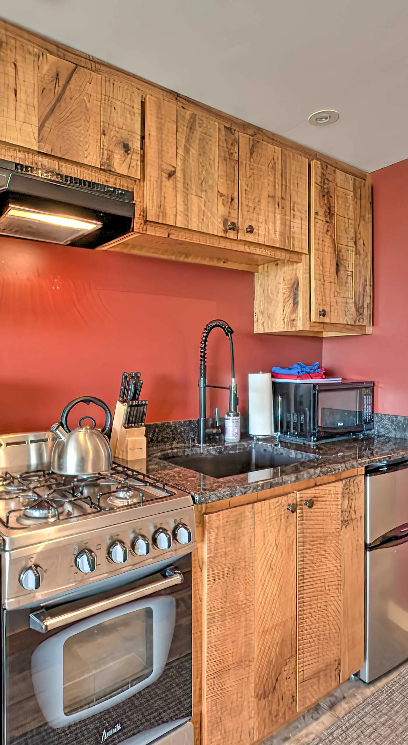 Slopeside Burke Mountain Condo w/ Fireplace!