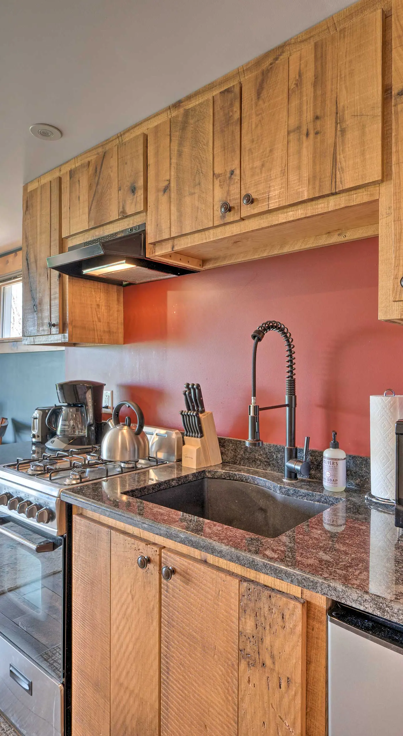 Slopeside Burke Mountain Condo w/ Fireplace!