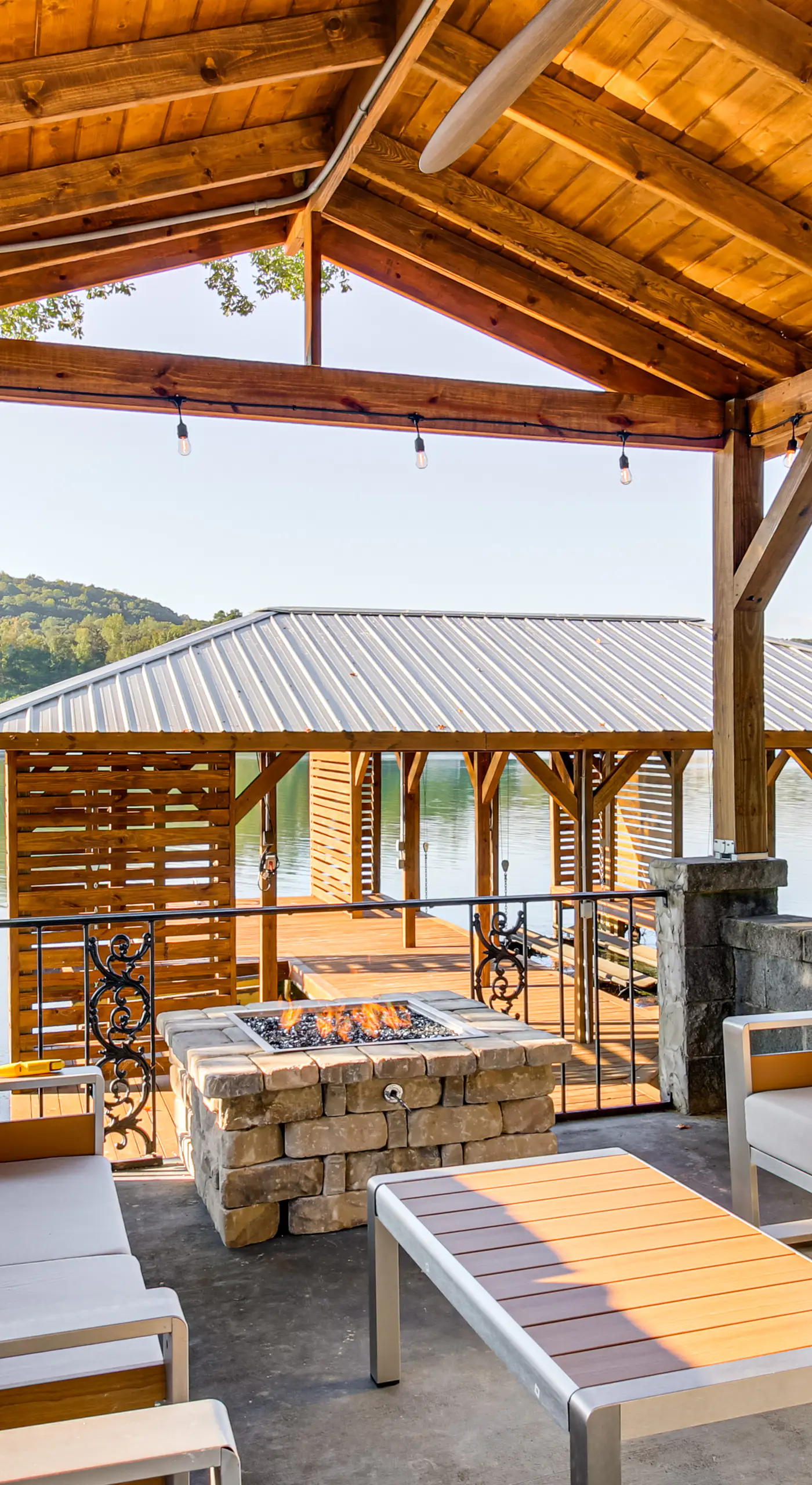 < 1 Mi to Boat Launch: Home w/ Dock in Scottsboro