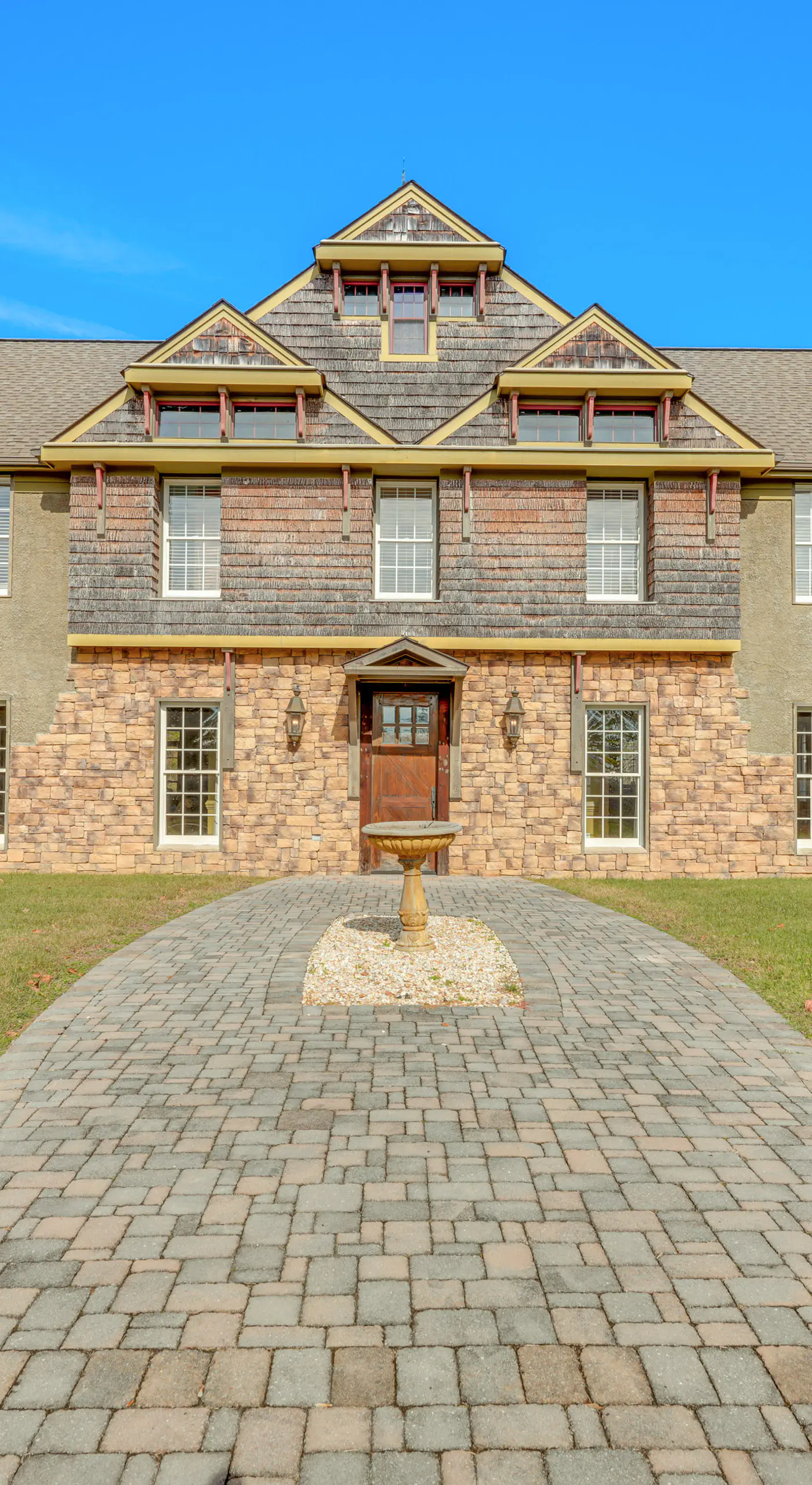 Private Hot Tub: 'Bays View Lodge' in Kingsport!