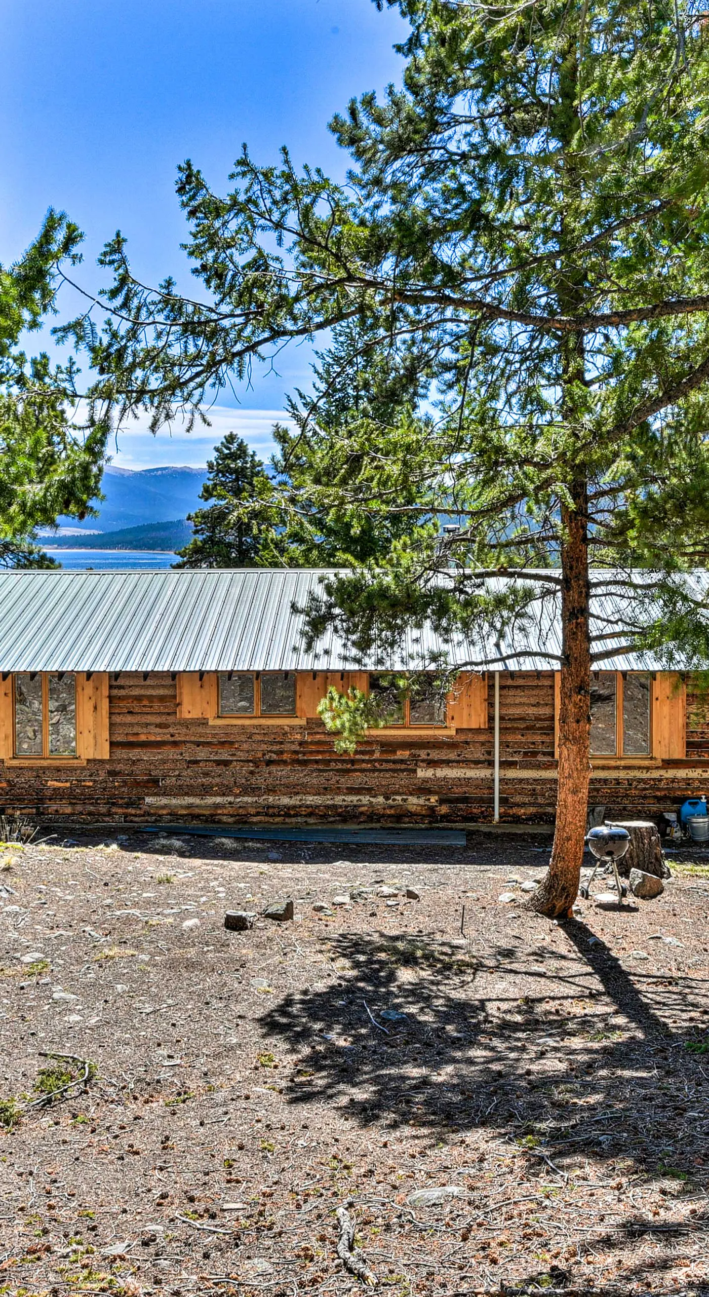 Idyllic Twin Lakes Escape w/ Views of the Lakes