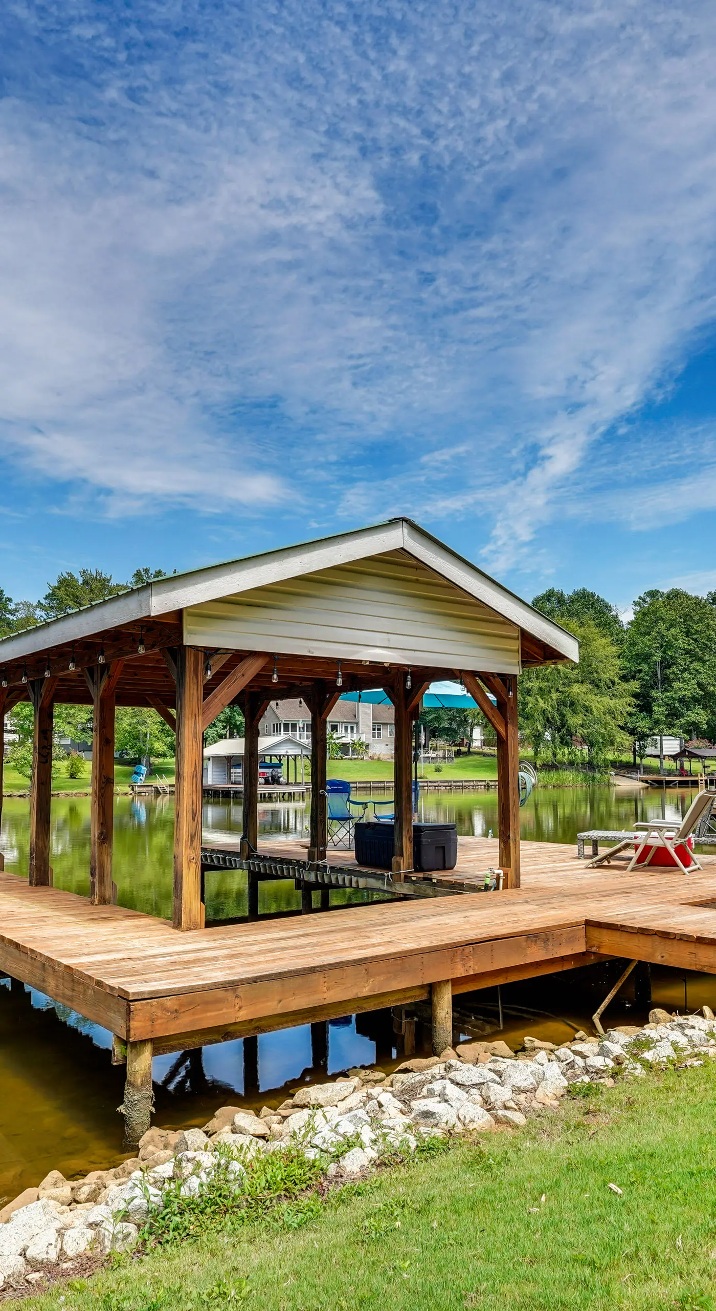 Lake Sinclair Escape: Screened Porch, Modern Style