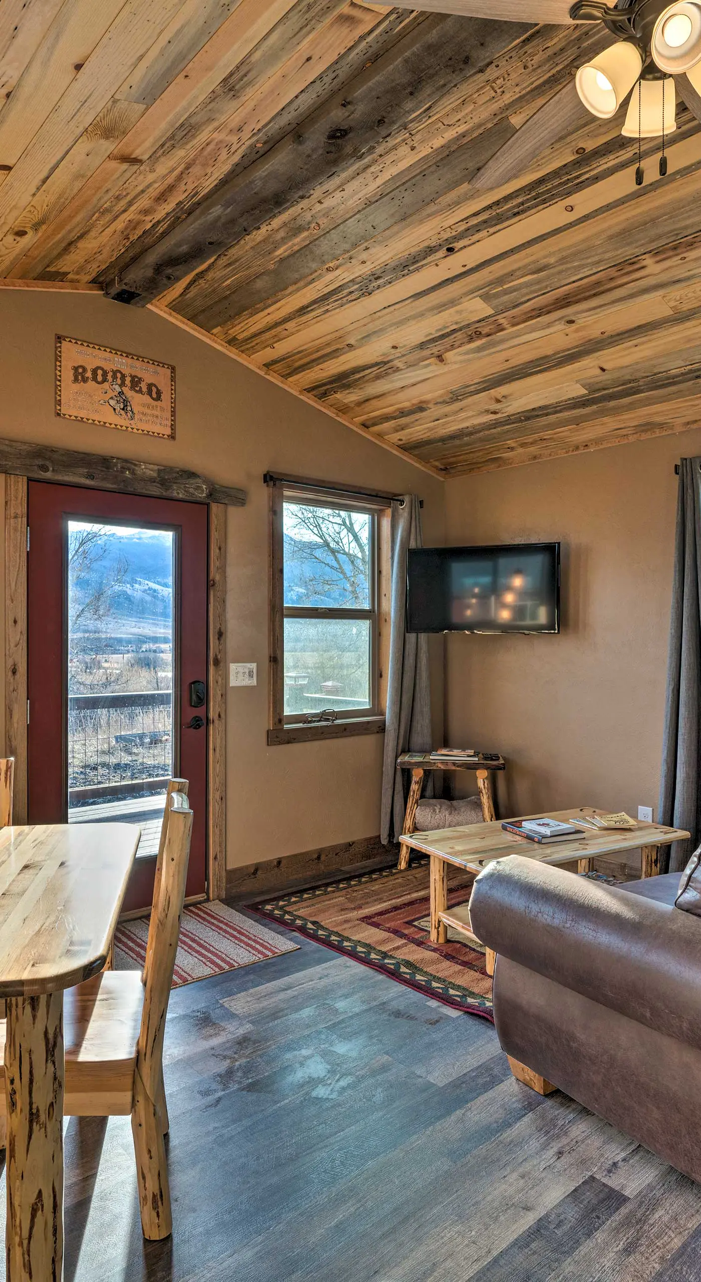 Couples Retreat 1-Hour Drive from Yellowstone NP!