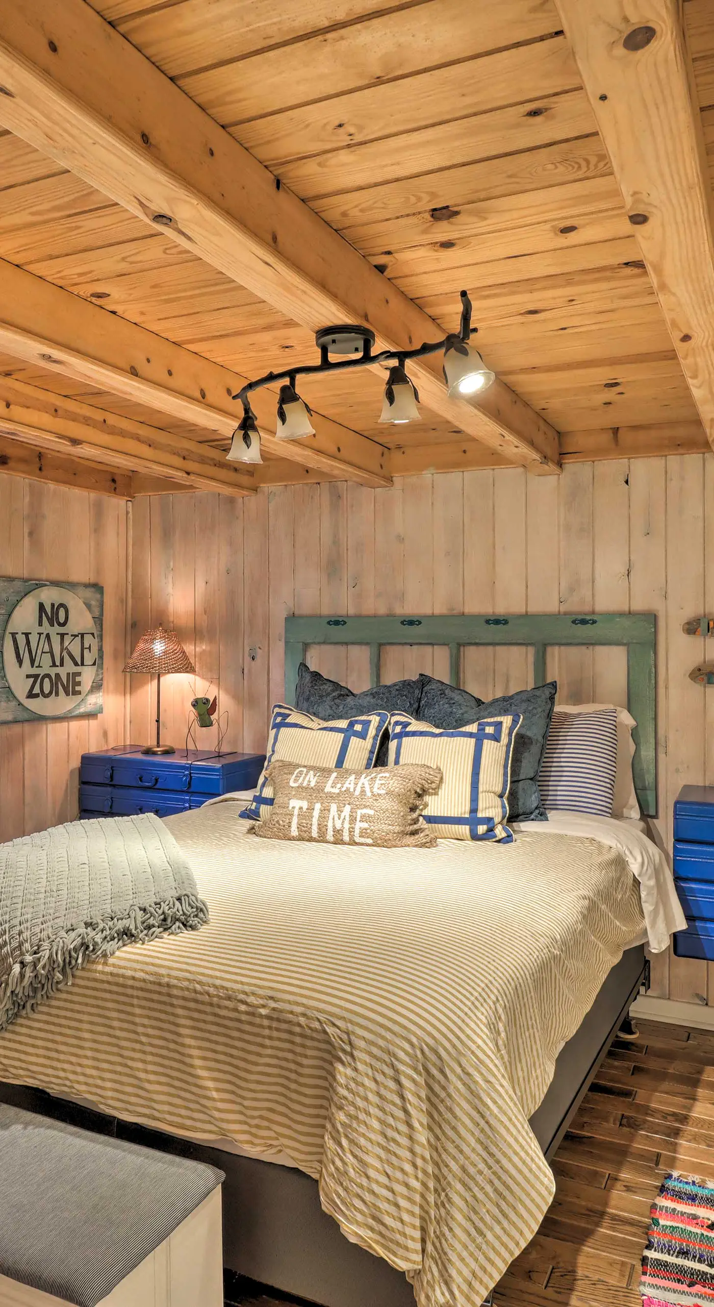 Scenic Greers Ferry Cabin w/ Deck + Fire Pit!
