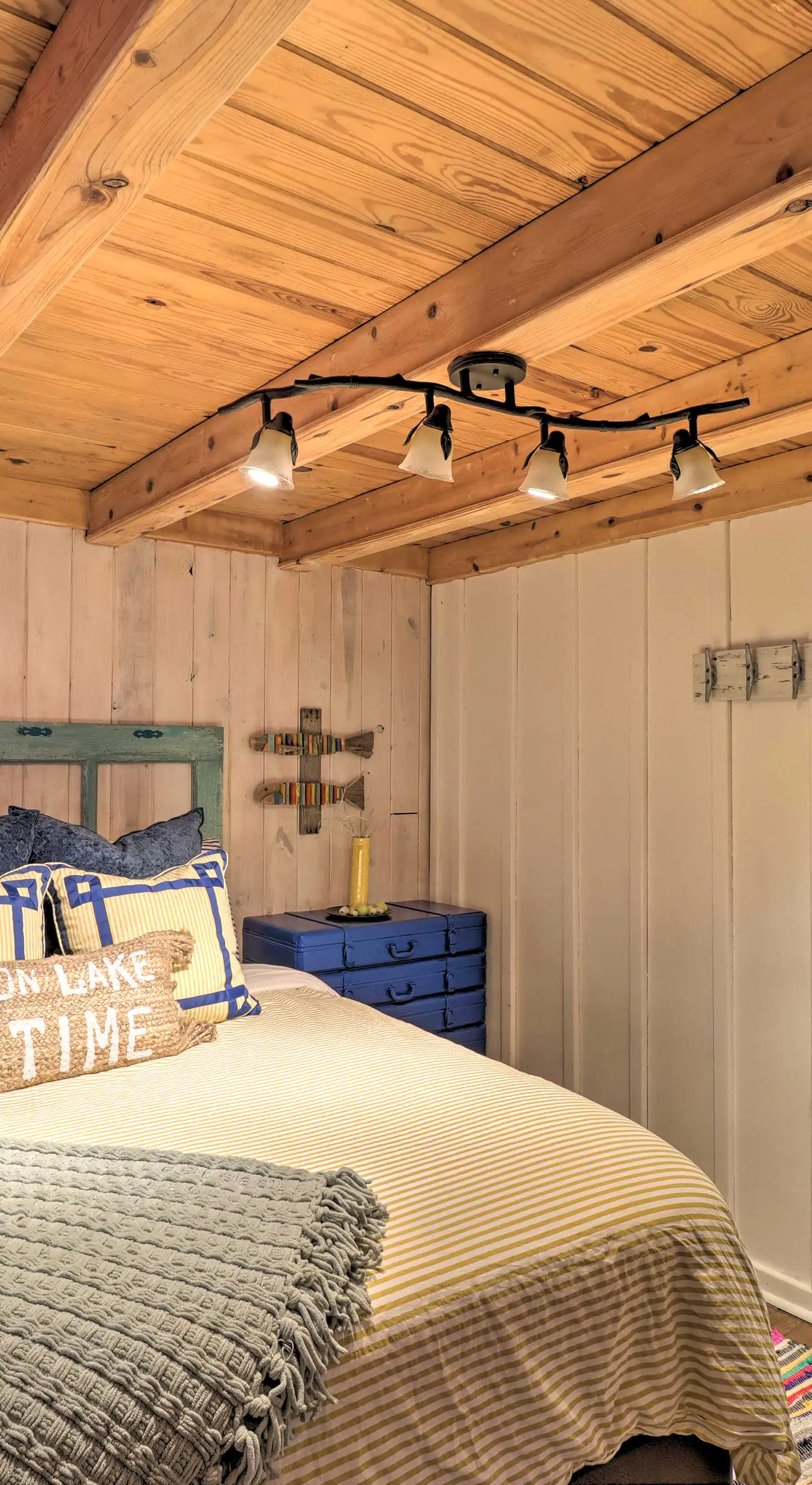 Scenic Greers Ferry Cabin w/ Deck + Fire Pit!