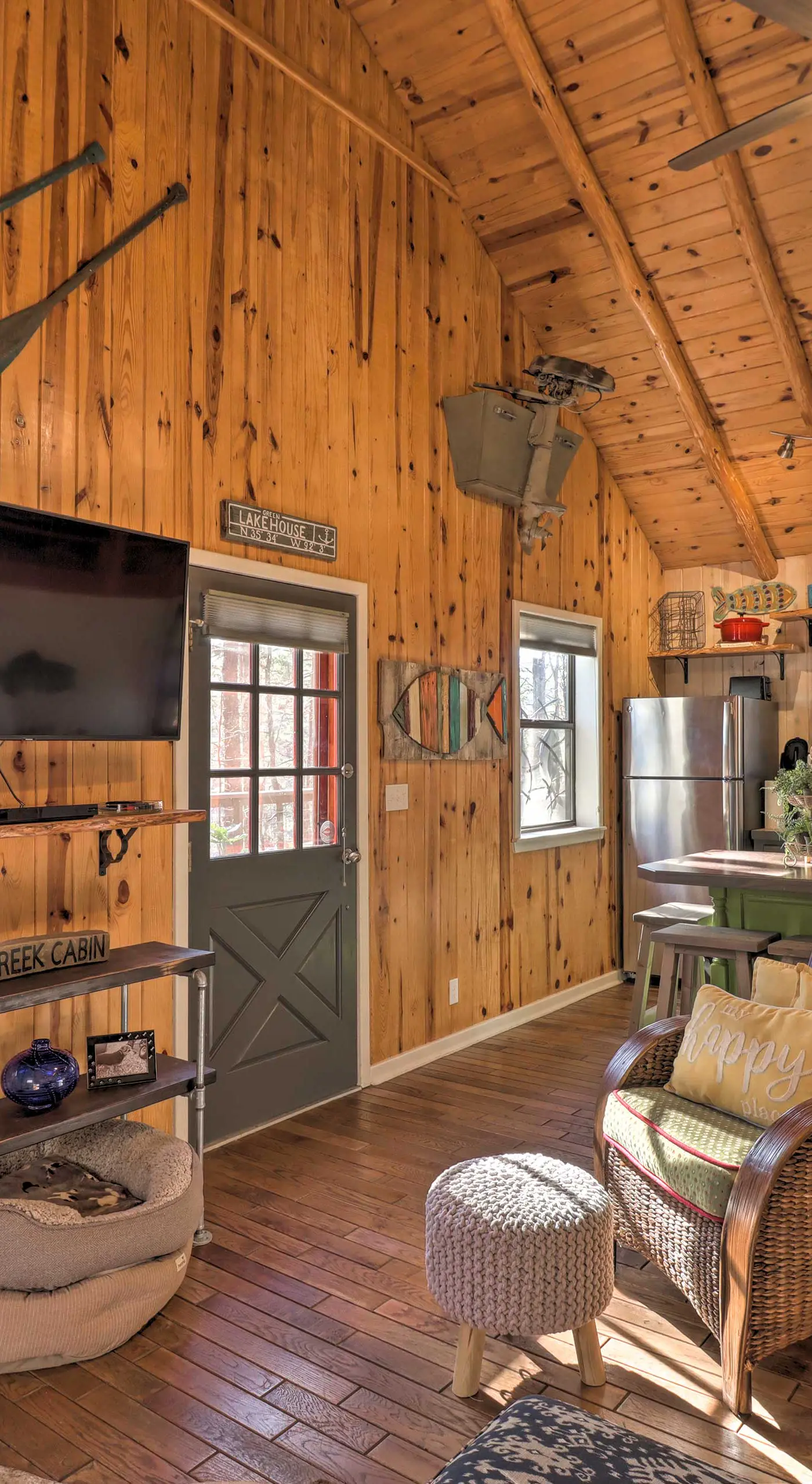 Scenic Greers Ferry Cabin w/ Deck + Fire Pit!