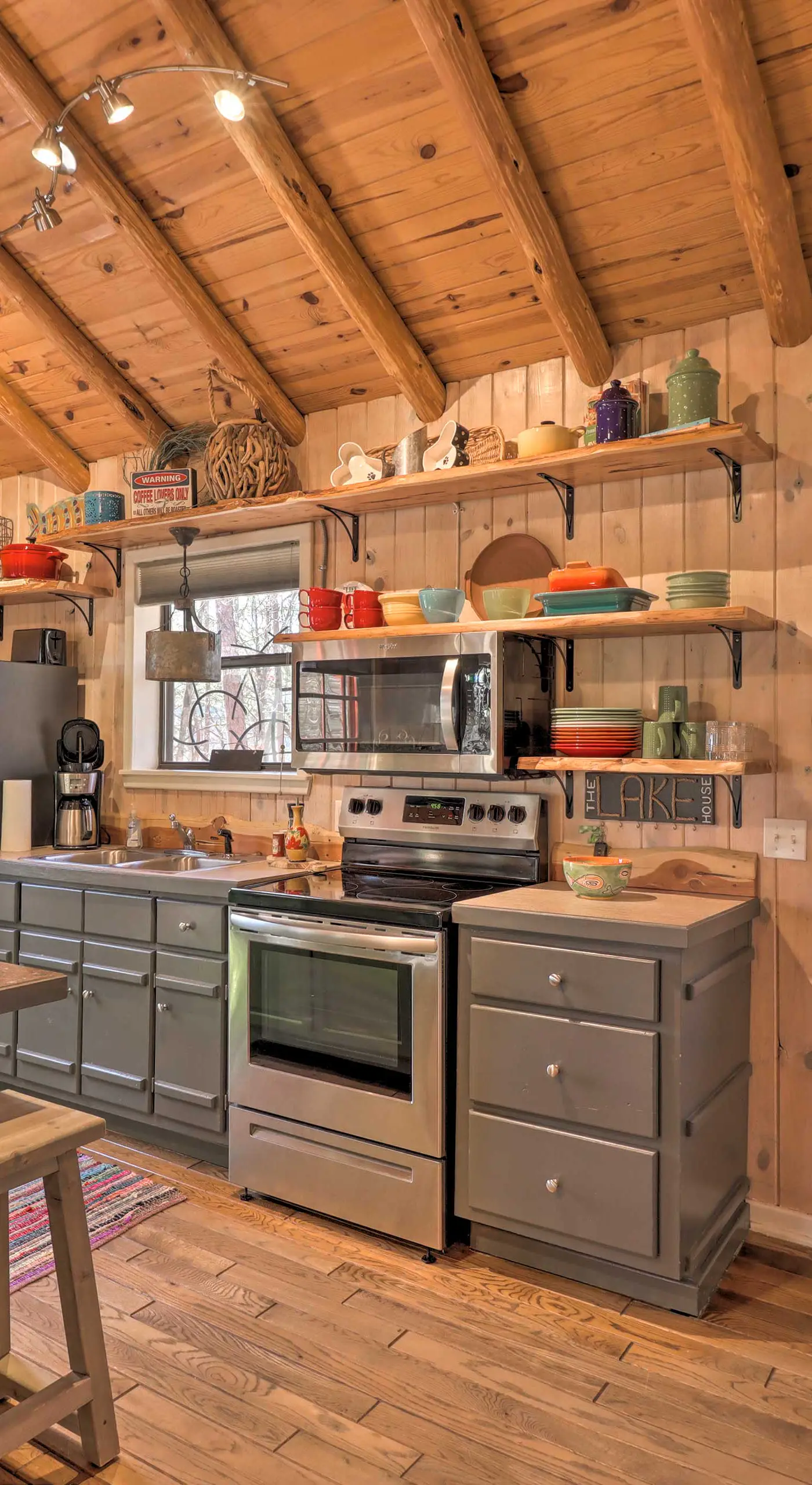Scenic Greers Ferry Cabin w/ Deck + Fire Pit!