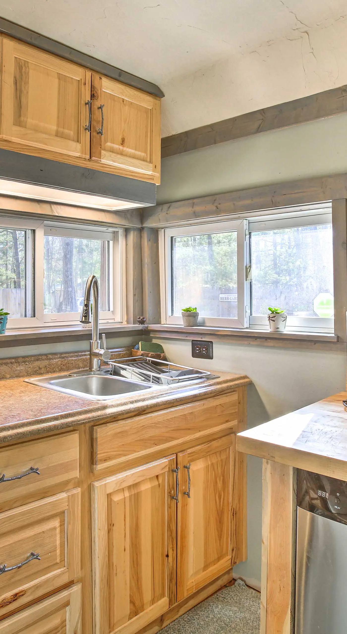 'Work, Play & Get Away Cabin' Near Higgins Lake!