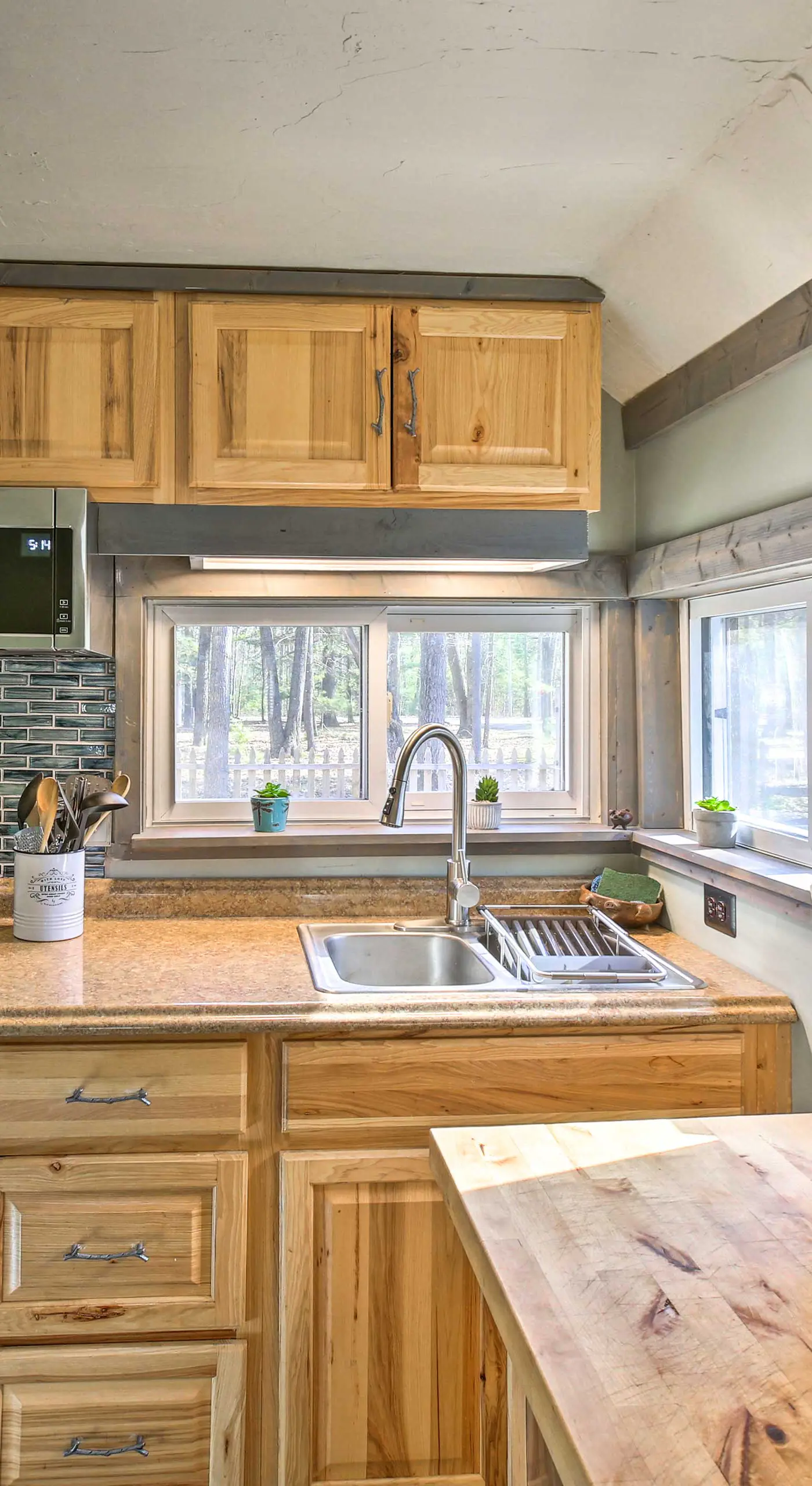'Work, Play & Get Away Cabin' Near Higgins Lake!