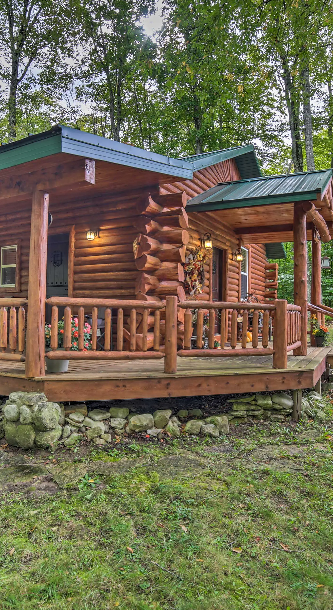 Updated Manistique Log Cabin, Yard & Fire Pit
