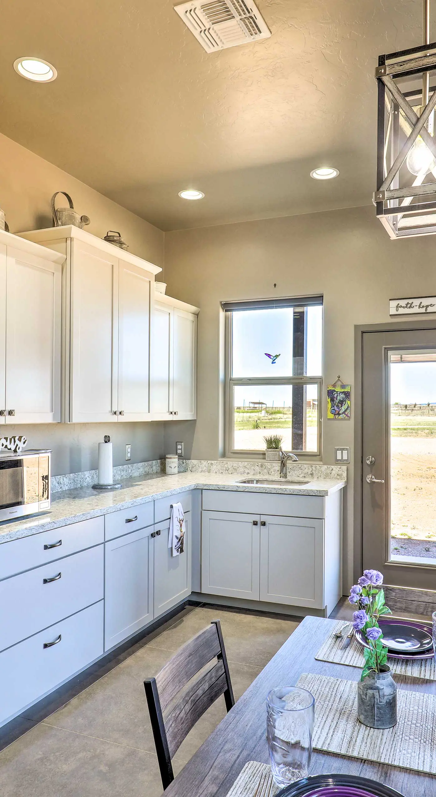 Modern Elgin Home: Walk to Wineries + Pets Welcome